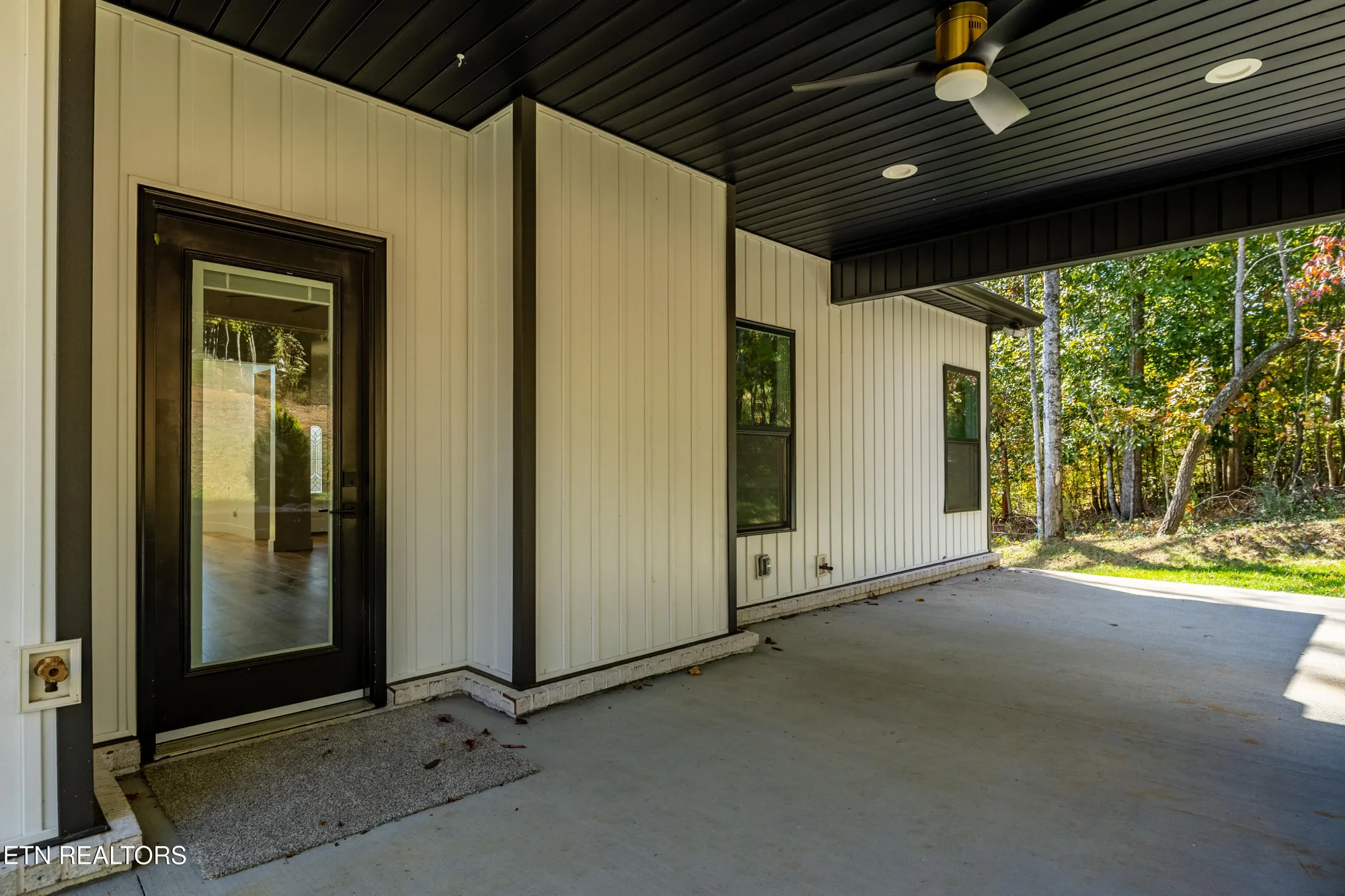 Property Slideshow image 7 of 42 | 316 ootsima ln, Loudon, TN, 37774