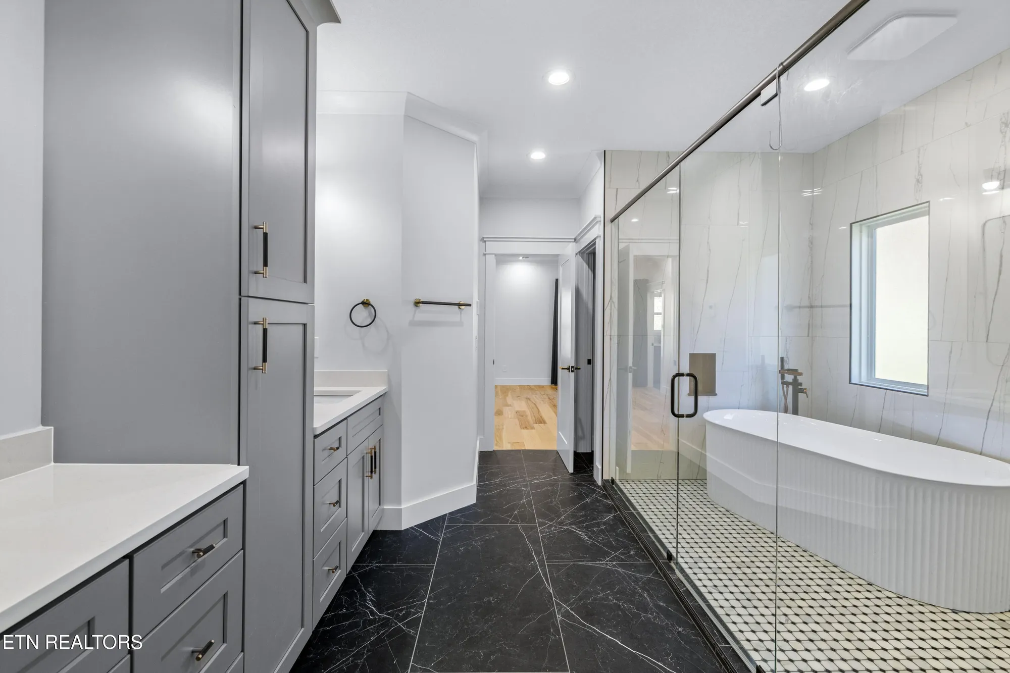 Property Slideshow image 23 of 42 | 316 ootsima ln, Loudon, TN, 37774