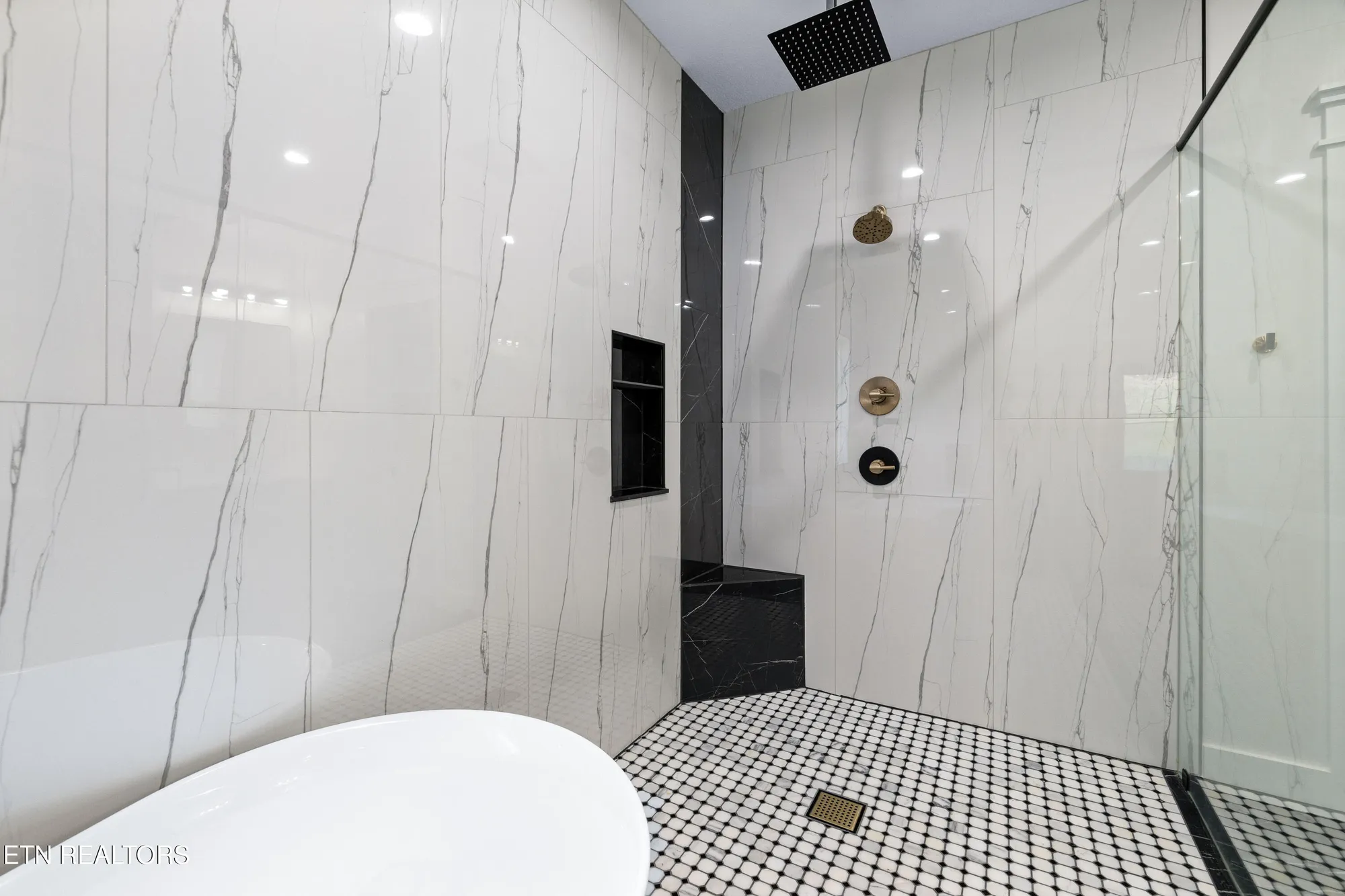 Property Slideshow image 25 of 42 | 316 ootsima ln, Loudon, TN, 37774