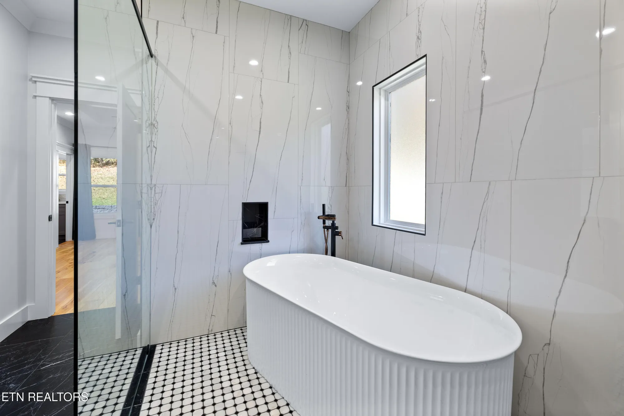 Property Slideshow image 24 of 42 | 316 ootsima ln, Loudon, TN, 37774