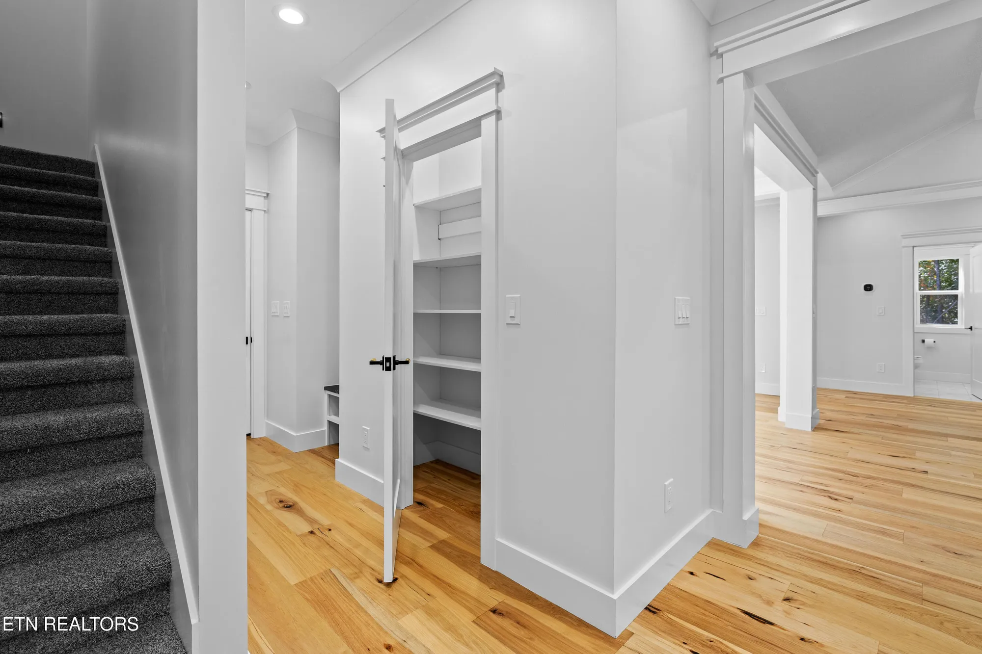 Property Slideshow image 27 of 42 | 316 ootsima ln, Loudon, TN, 37774