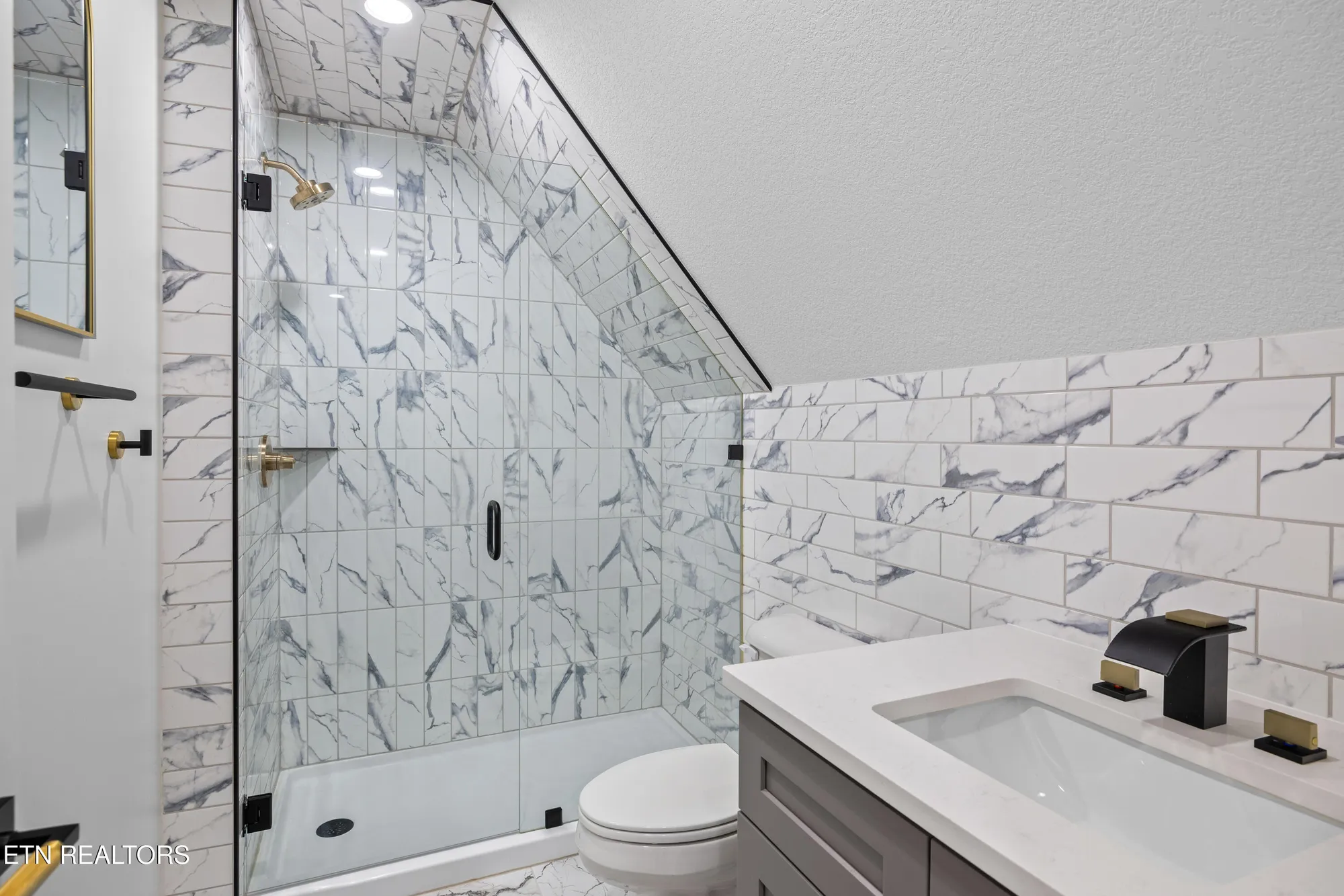 Property Slideshow image 29 of 42 | 316 ootsima ln, Loudon, TN, 37774