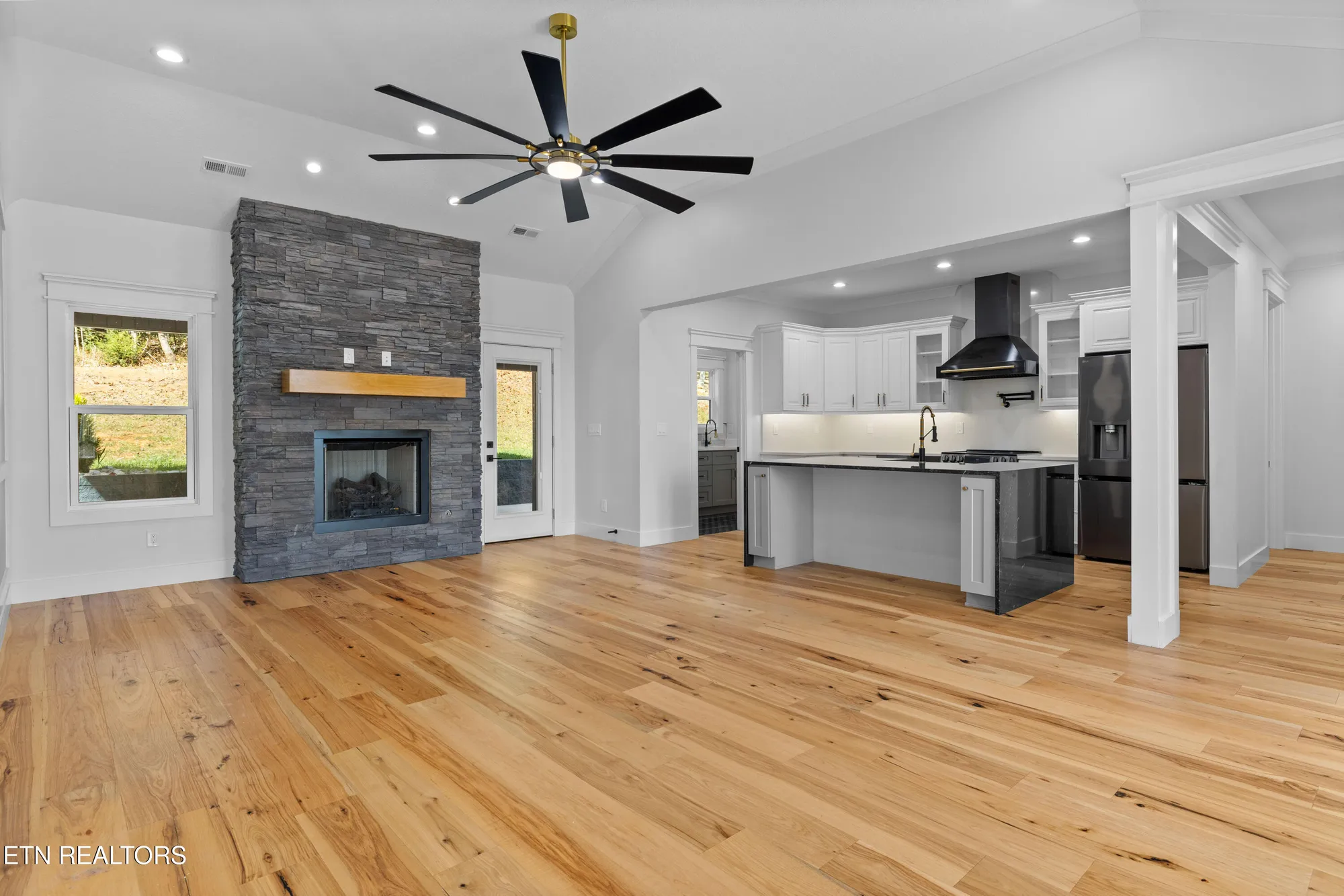 Property Slideshow image 10 of 42 | 316 ootsima ln, Loudon, TN, 37774