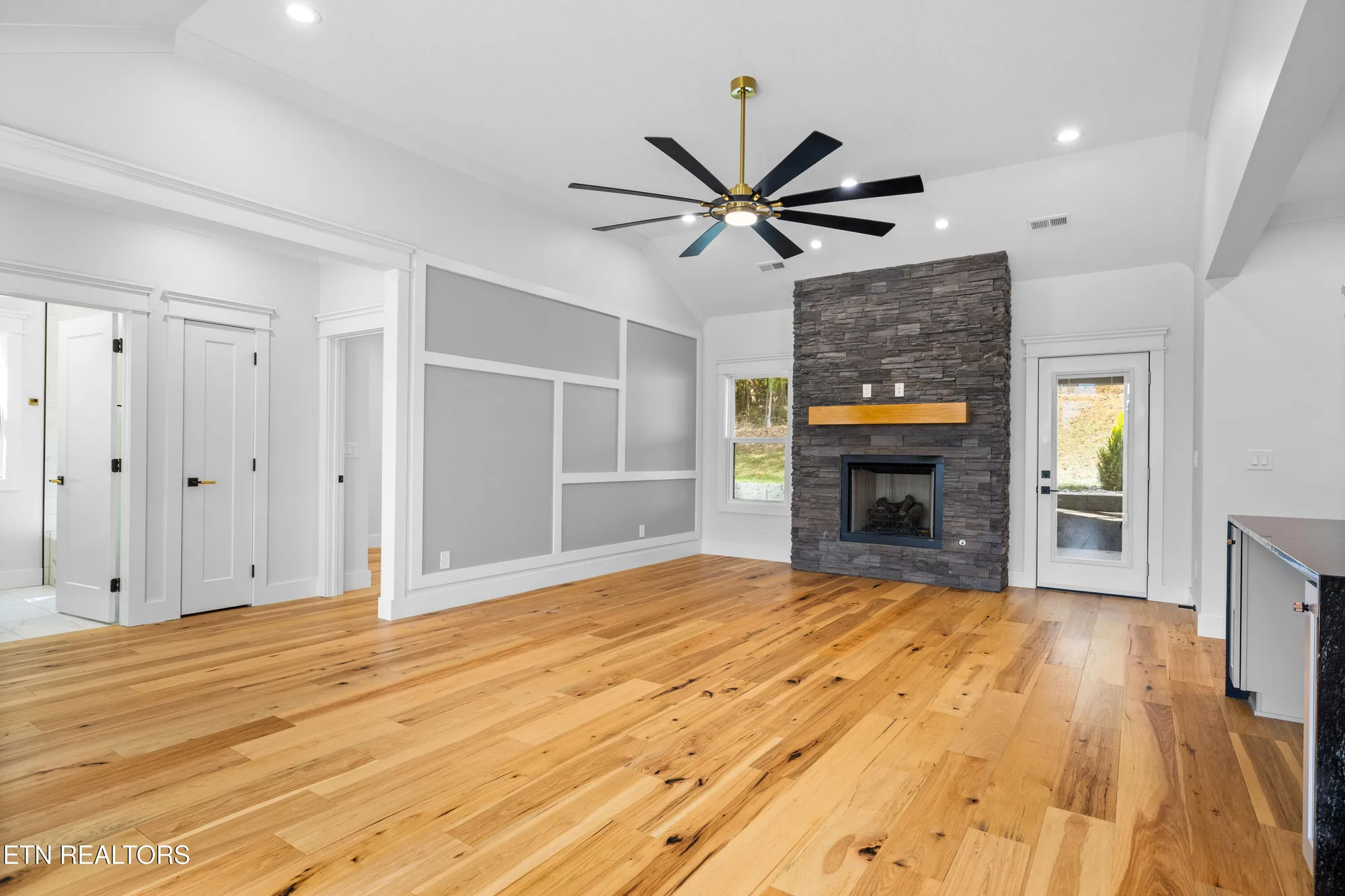 Property Slideshow image 19 of 42 | 316 ootsima ln, Loudon, TN, 37774