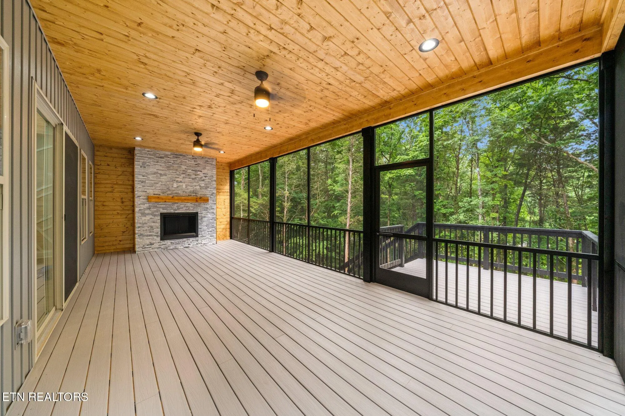 Property Slideshow image 25 of 45 | 104 noya ln, Loudon, TN, 37774