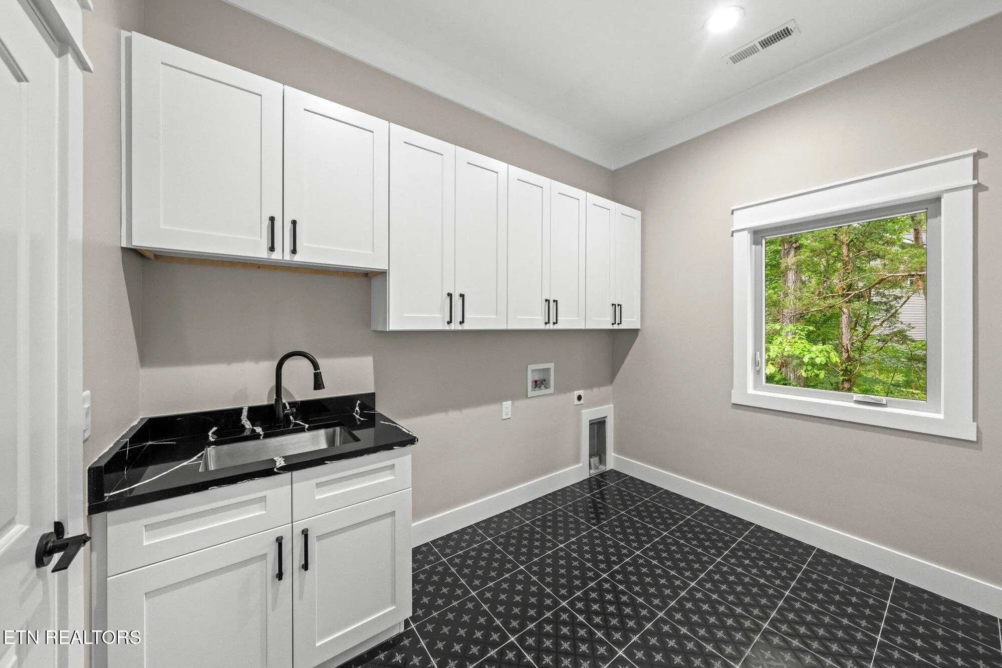 Property Slideshow image 36 of 45 | 104 noya ln, Loudon, TN, 37774