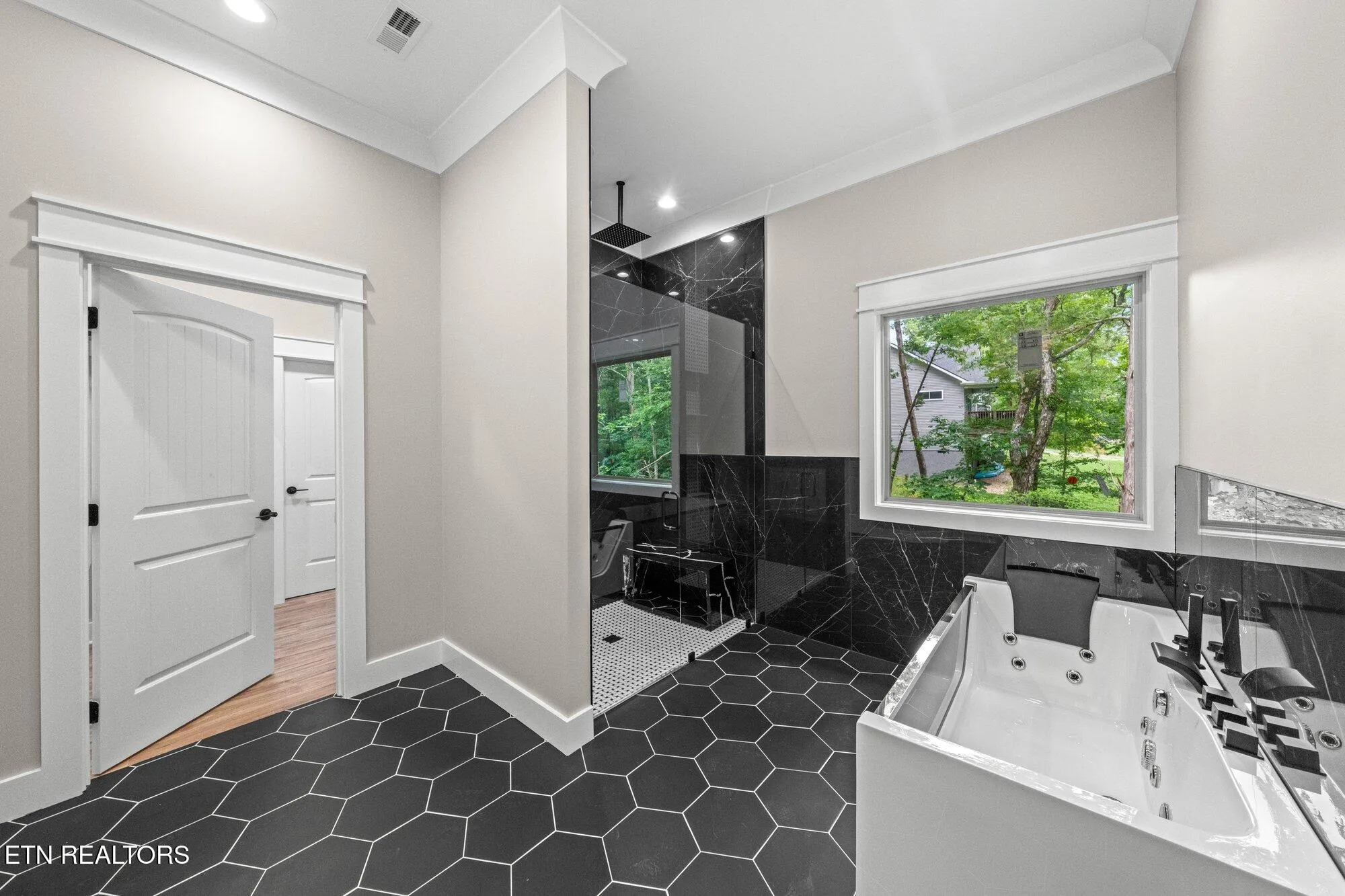 Property Slideshow image 31 of 45 | 104 noya ln, Loudon, TN, 37774