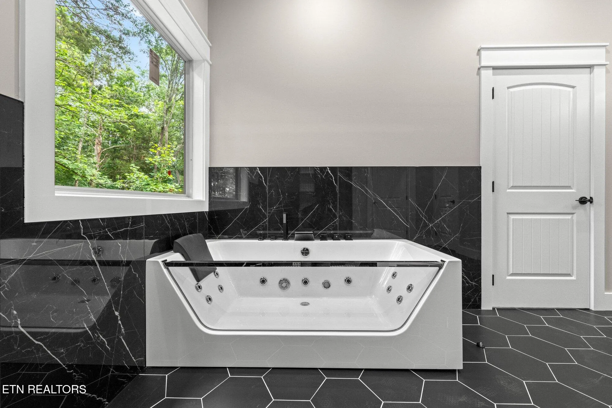 Property Slideshow image 32 of 45 | 104 noya ln, Loudon, TN, 37774