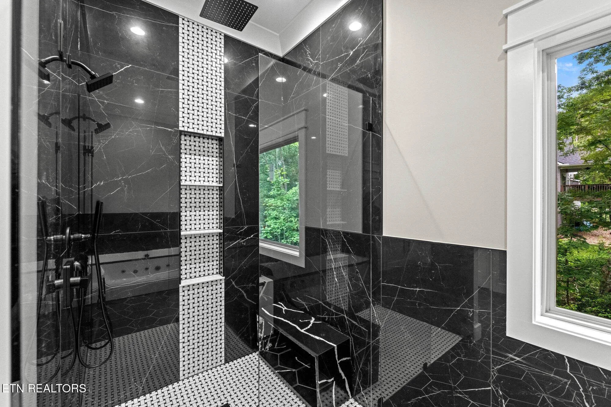 Property Slideshow image 33 of 45 | 104 noya ln, Loudon, TN, 37774