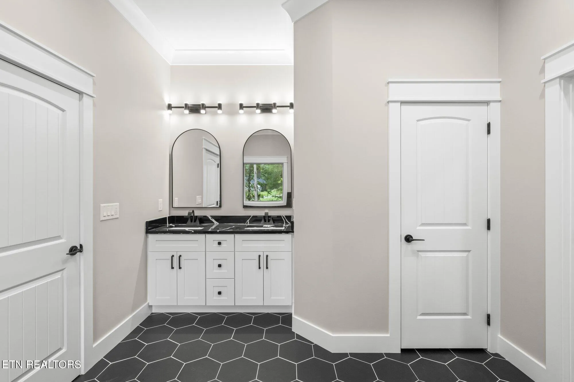 Property Slideshow image 34 of 45 | 104 noya ln, Loudon, TN, 37774