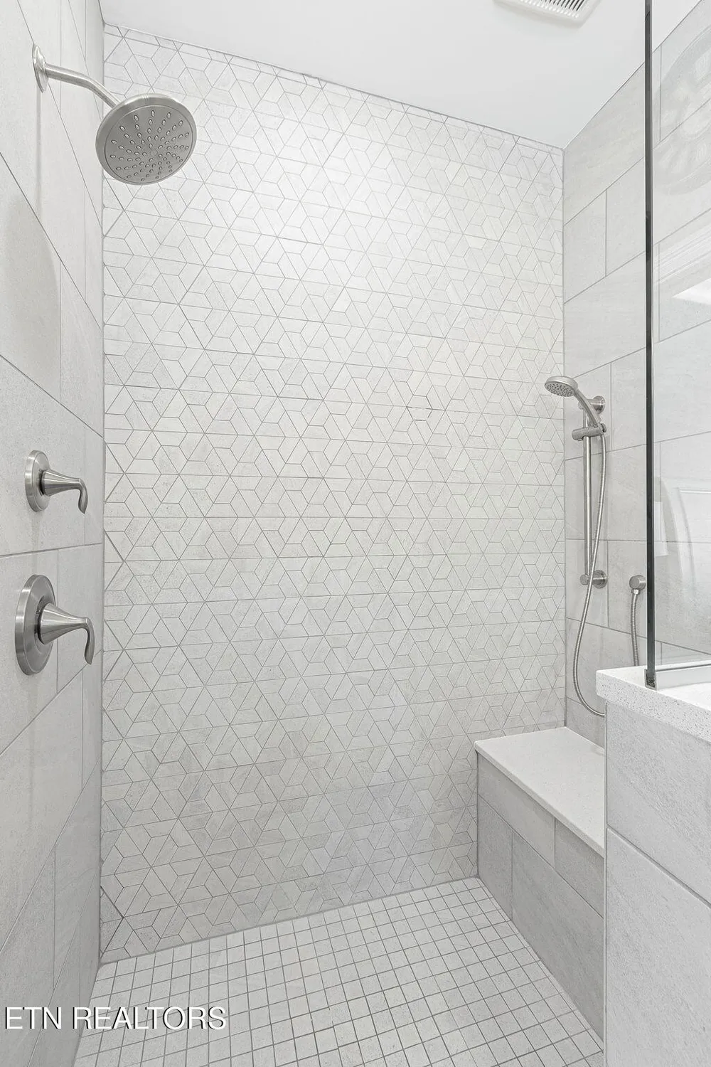 Property Slideshow image 9 of 56 | 205 nuhya trce, Loudon, TN, 37774