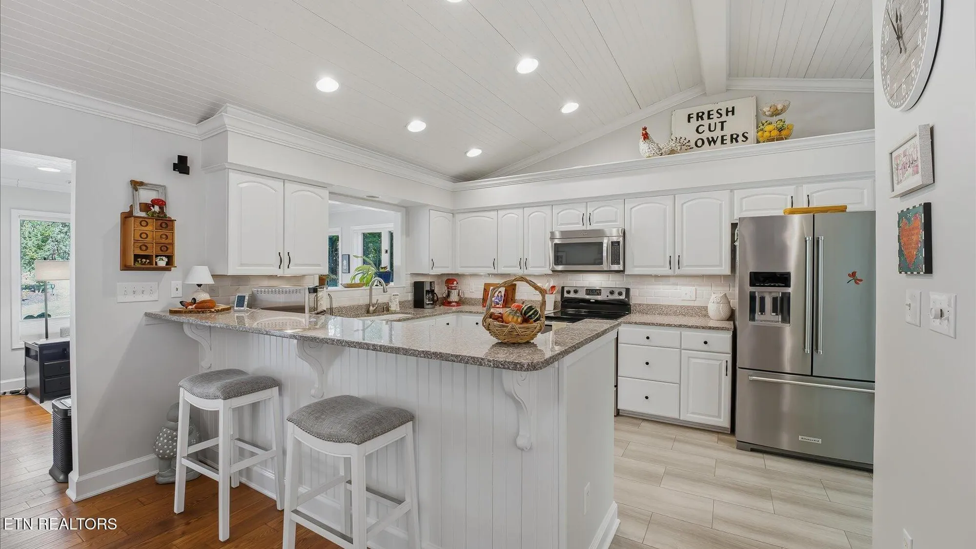 Property Slideshow image 10 of 36 | 301 tahlequah dr, Loudon, TN, 37774