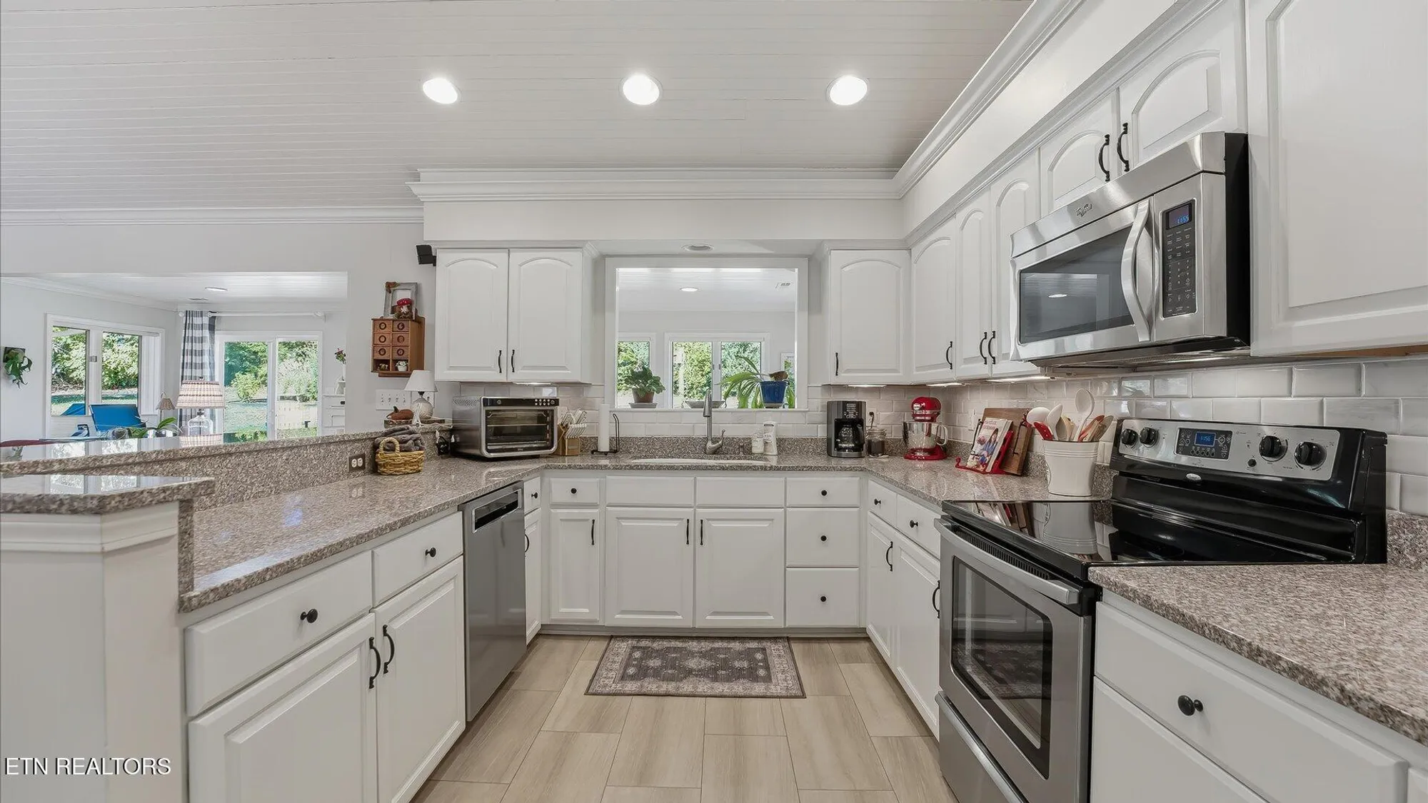 Property Slideshow image 11 of 36 | 301 tahlequah dr, Loudon, TN, 37774