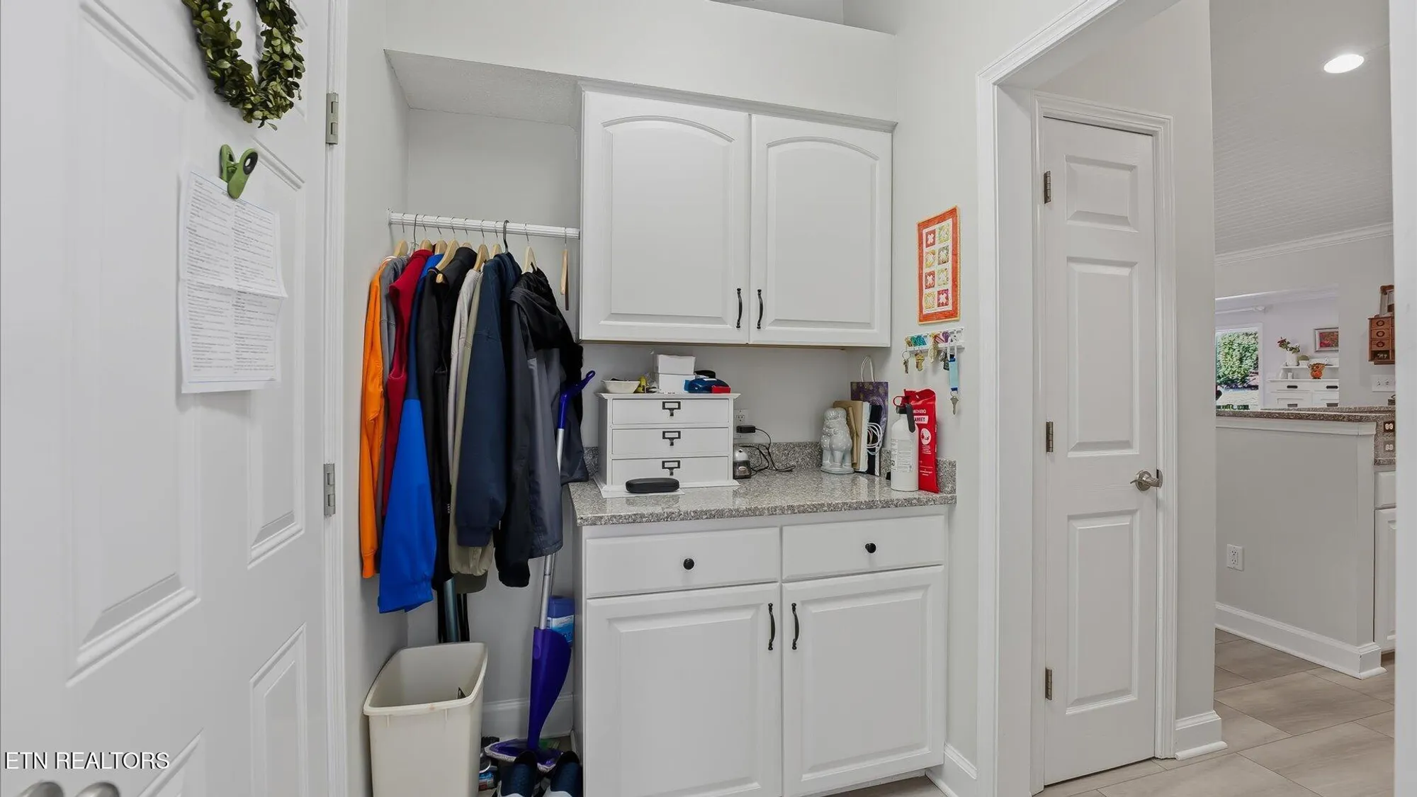 Property Slideshow image 12 of 36 | 301 tahlequah dr, Loudon, TN, 37774