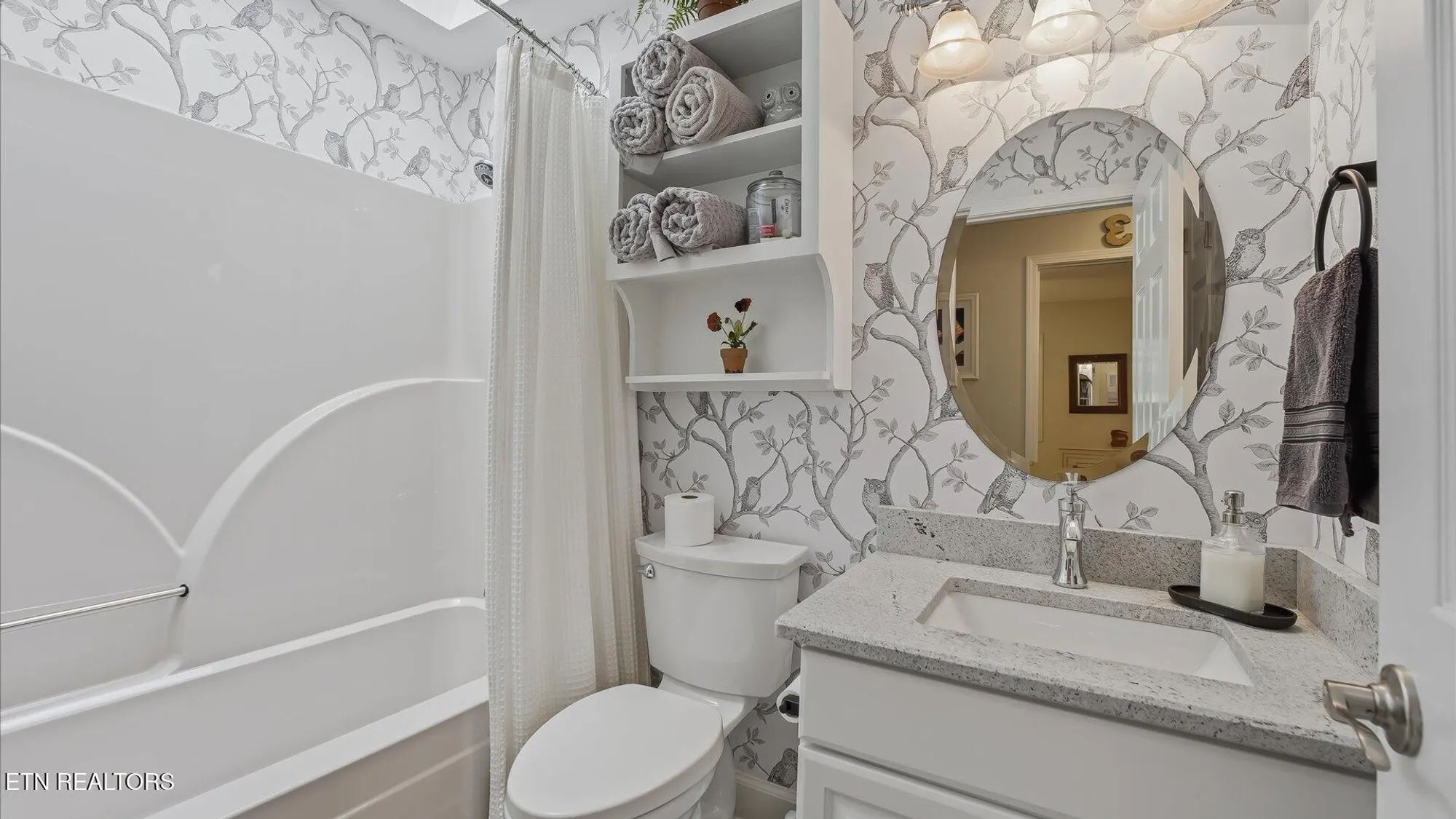 Property Slideshow image 19 of 36 | 301 tahlequah dr, Loudon, TN, 37774