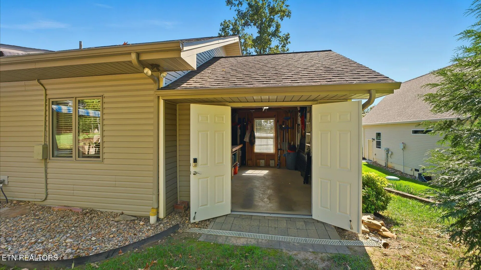 Property Slideshow image 24 of 36 | 301 tahlequah dr, Loudon, TN, 37774