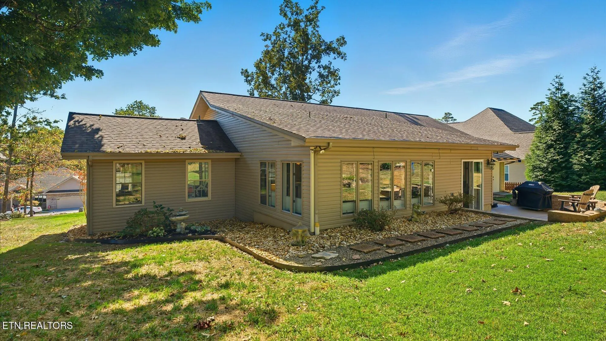 Property Slideshow image 26 of 36 | 301 tahlequah dr, Loudon, TN, 37774