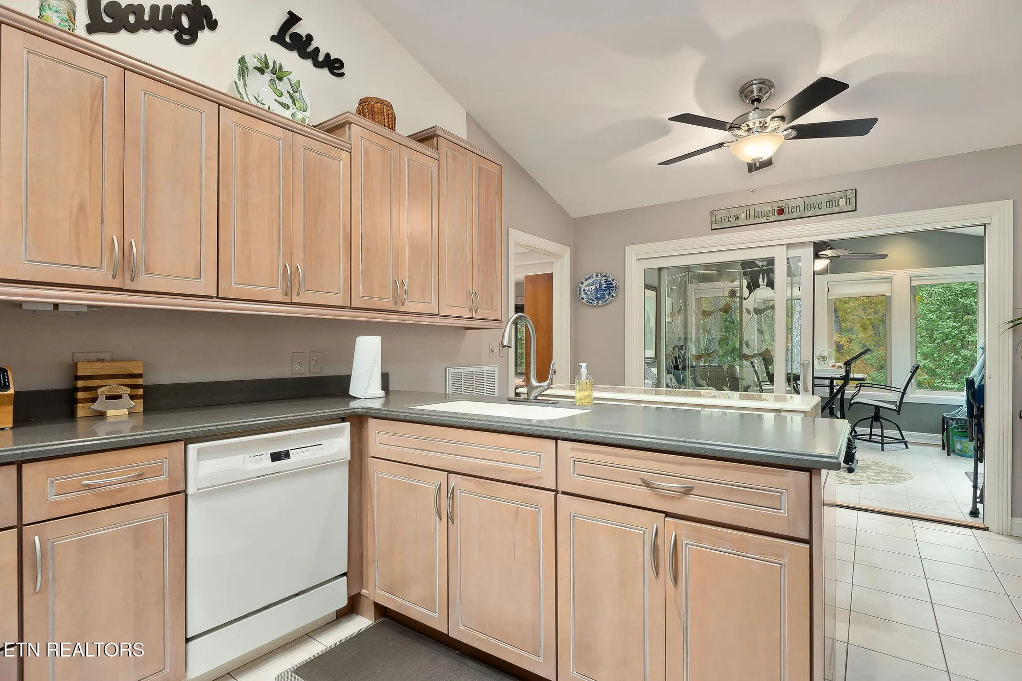 Property Slideshow image 18 of 60 | 122 pineridge loop, Crossville, TN, 38558