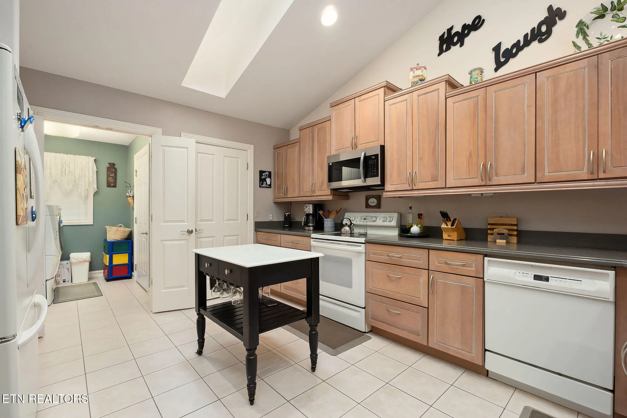Property Slideshow image 21 of 60 | 122 pineridge loop, Crossville, TN, 38558