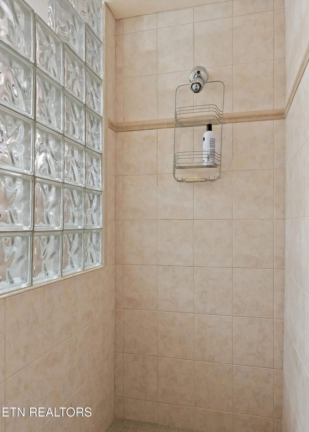 Property Slideshow image 32 of 60 | 122 pineridge loop, Crossville, TN, 38558
