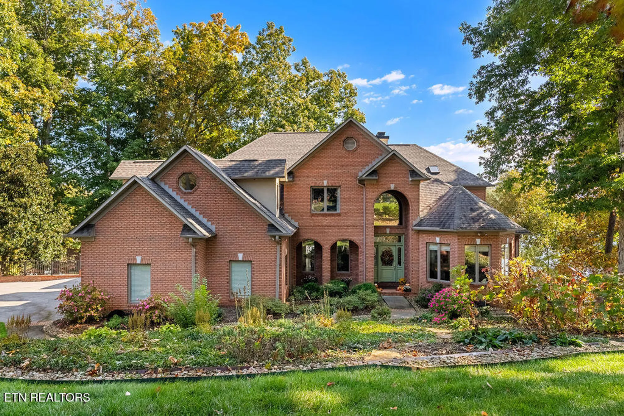Property Slideshow image 1 of 60 | 354 okema way, Loudon, TN, 37774
