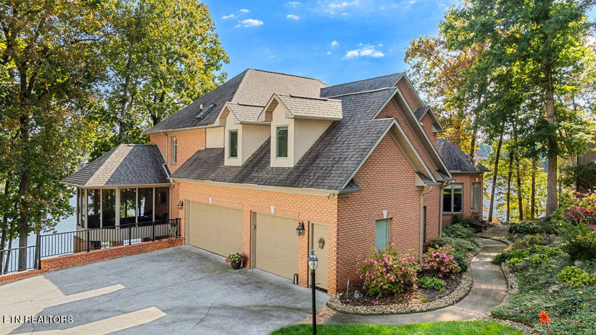 Property Slideshow image 4 of 60 | 354 okema way, Loudon, TN, 37774
