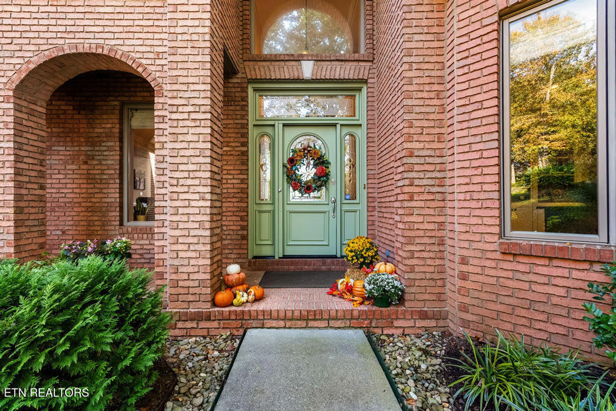 Property Slideshow image 8 of 60 | 354 okema way, Loudon, TN, 37774