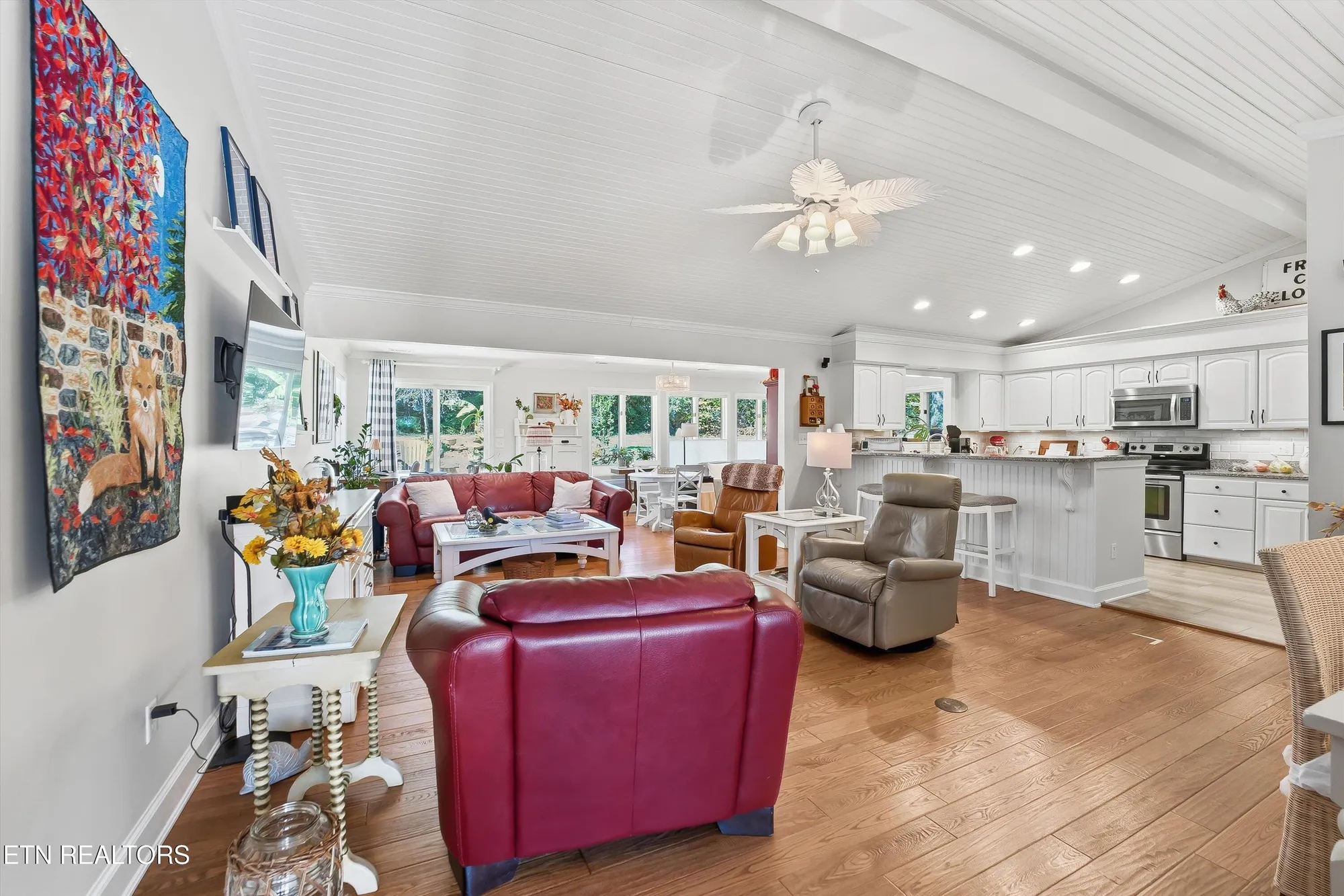 Property Slideshow image 5 of 36 | 301 tahlequah dr, Loudon, TN, 37774