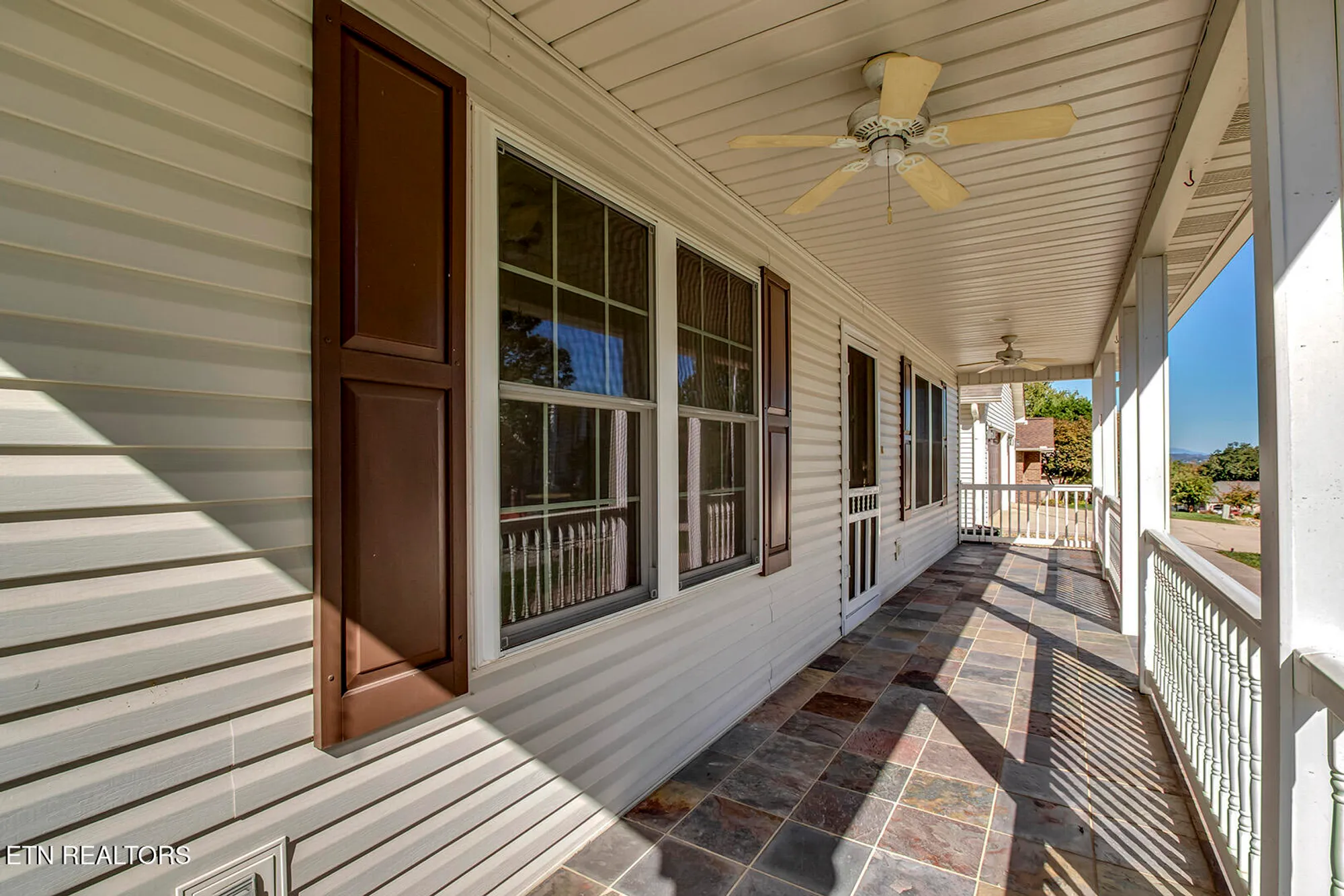 Property Slideshow image 4 of 55 | 107 skiatook way, Loudon, TN, 37774