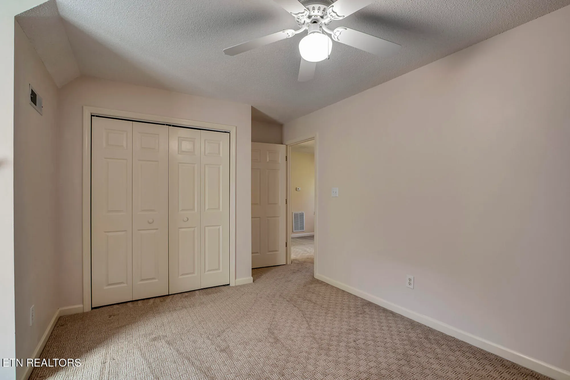 Property Slideshow image 36 of 55 | 107 skiatook way, Loudon, TN, 37774