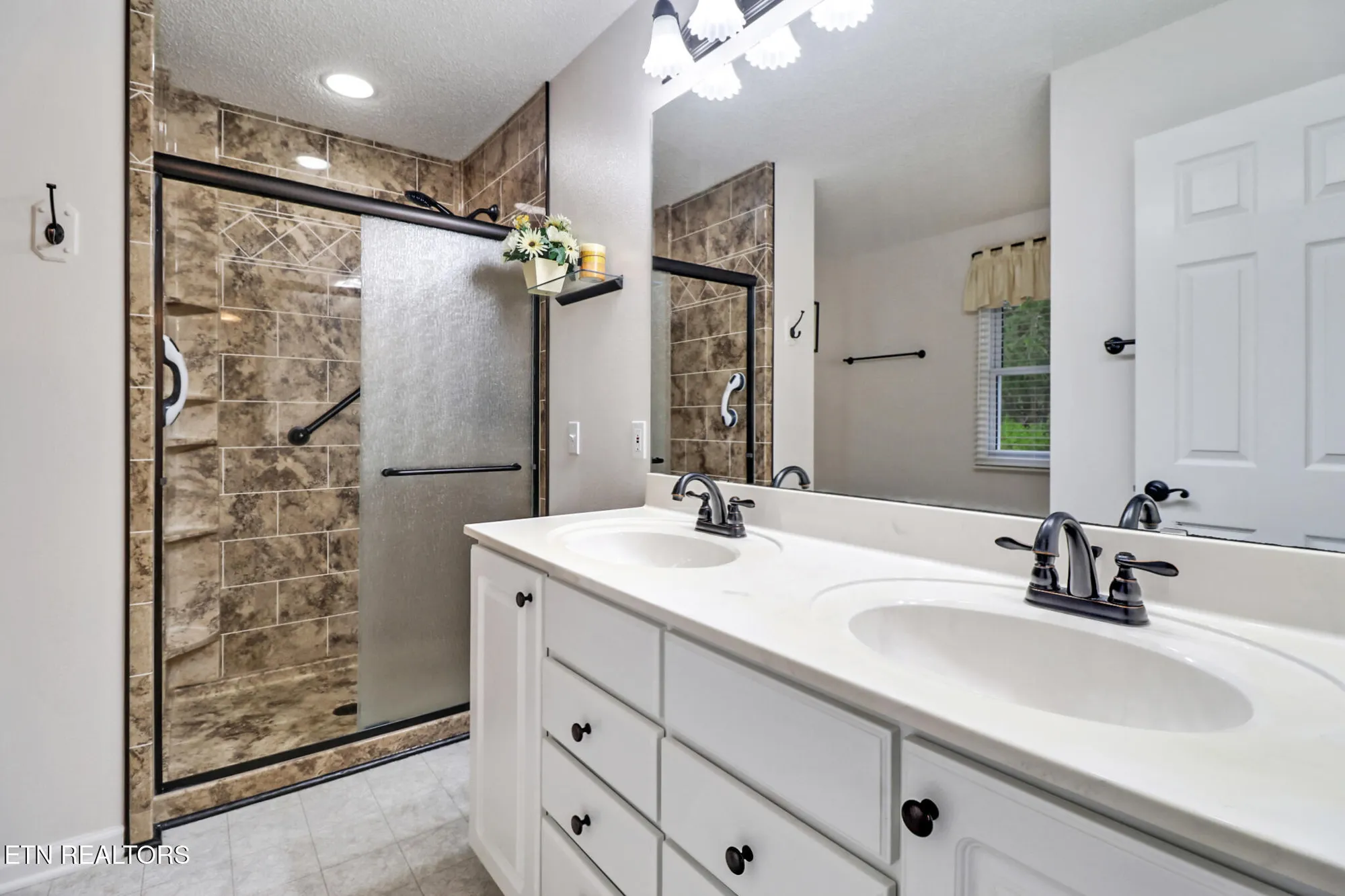 Property Slideshow image 36 of 52 | 106 tremont dr, Crossville, TN, 38558