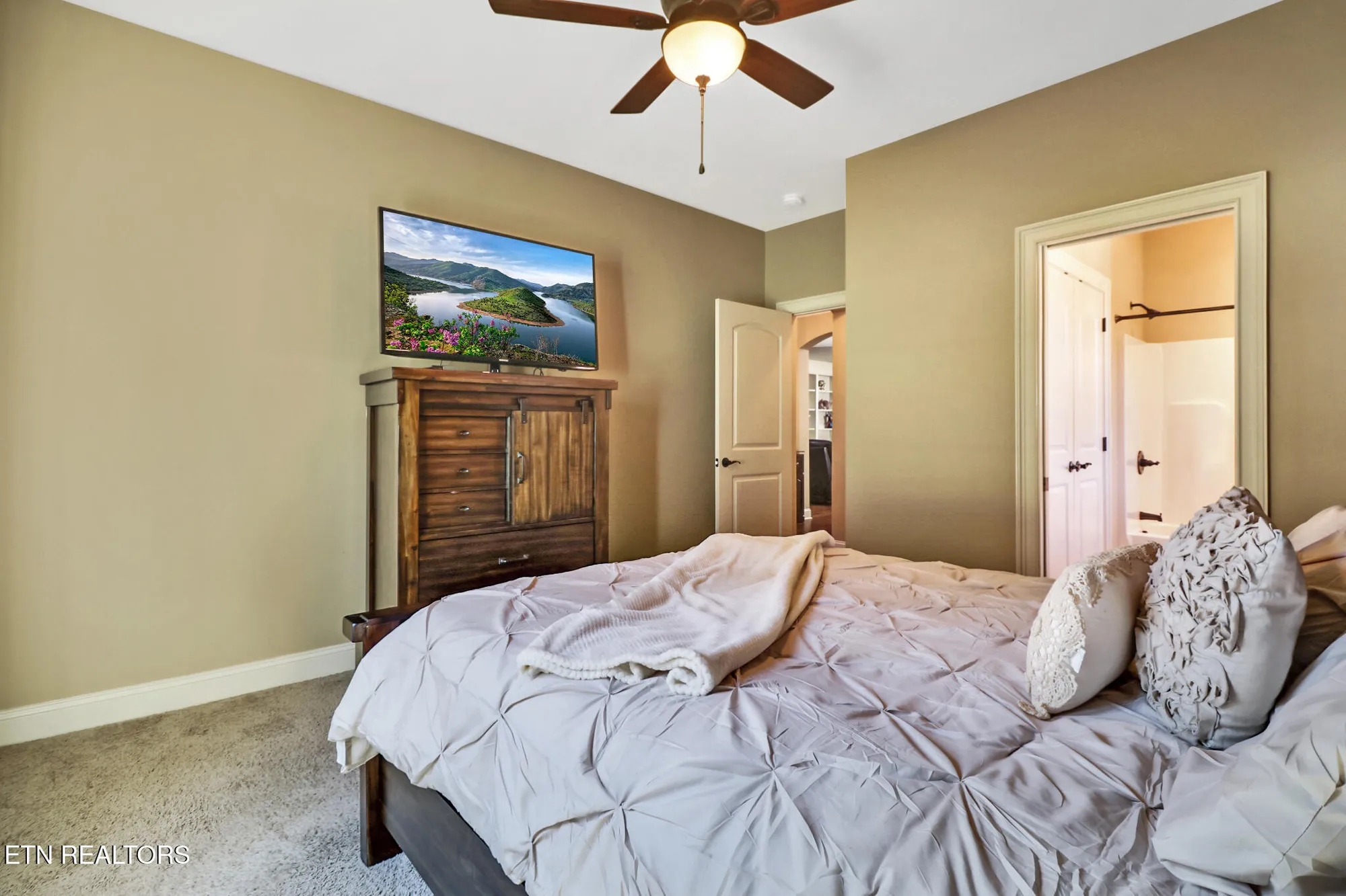 Property Slideshow image 28 of 52 | 275 forest hill dr, Crossville, TN, 38558
