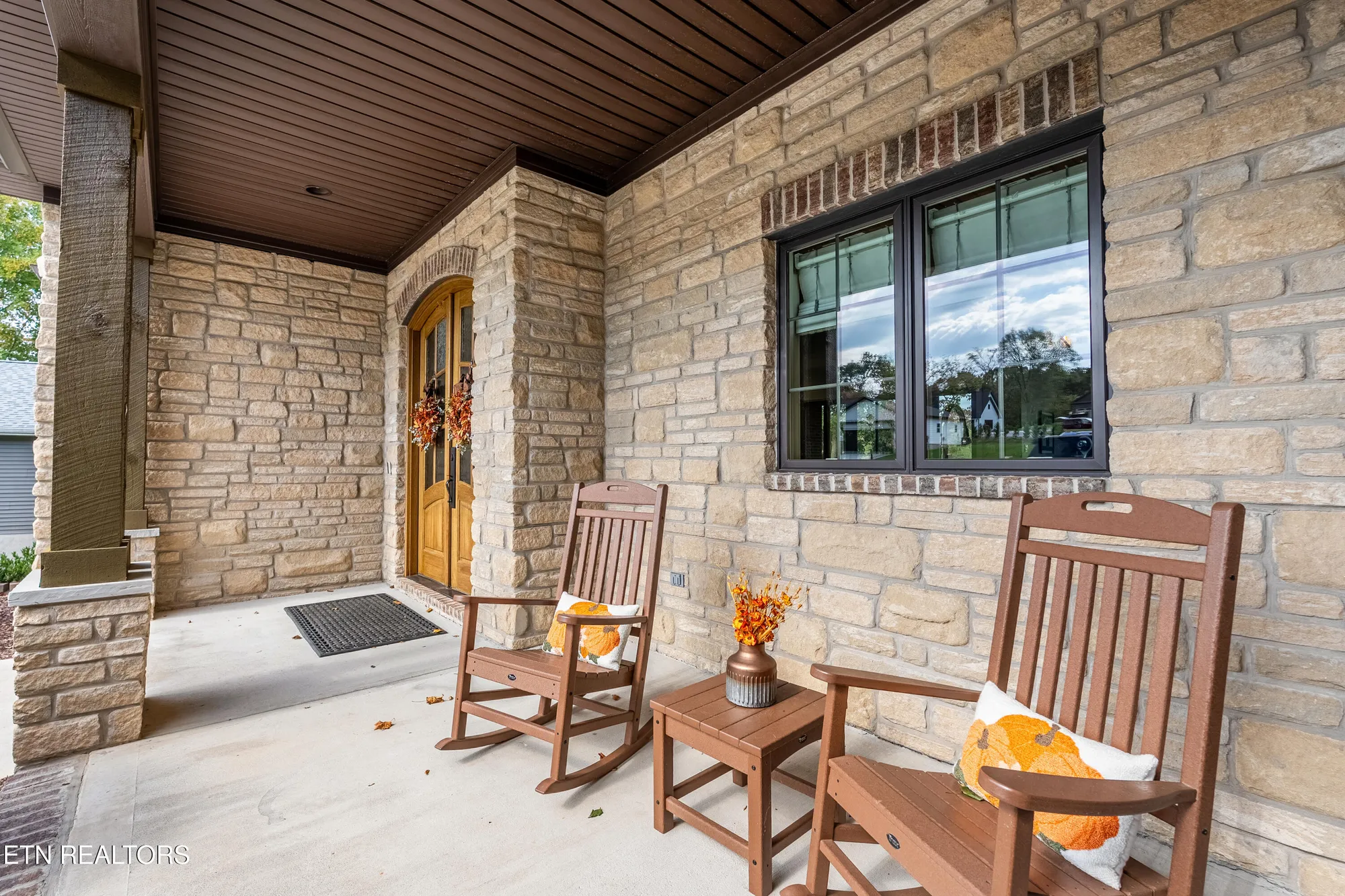 Property Slideshow image 6 of 55 | 114 inagehi way, Loudon, TN, 37774