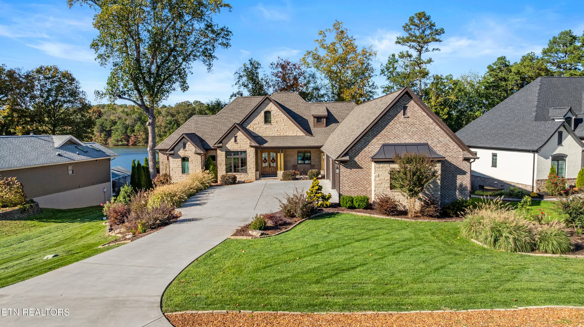 Property Slideshow image 4 of 55 | 114 inagehi way, Loudon, TN, 37774