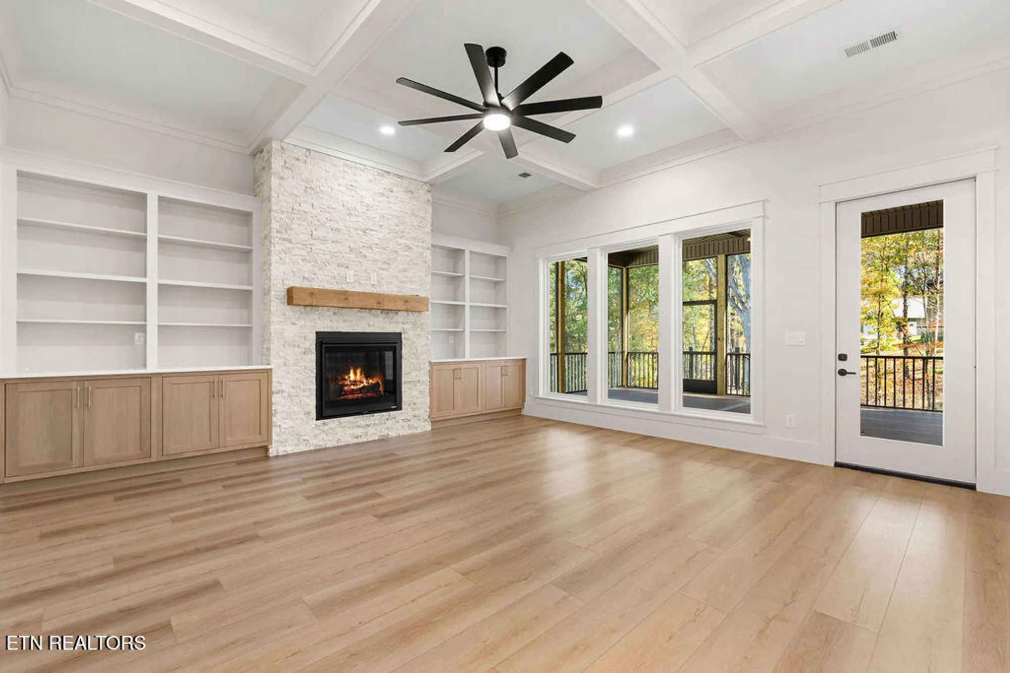 Property Slideshow image 8 of 45 | 312 nuhya ln, Loudon, TN, 37774