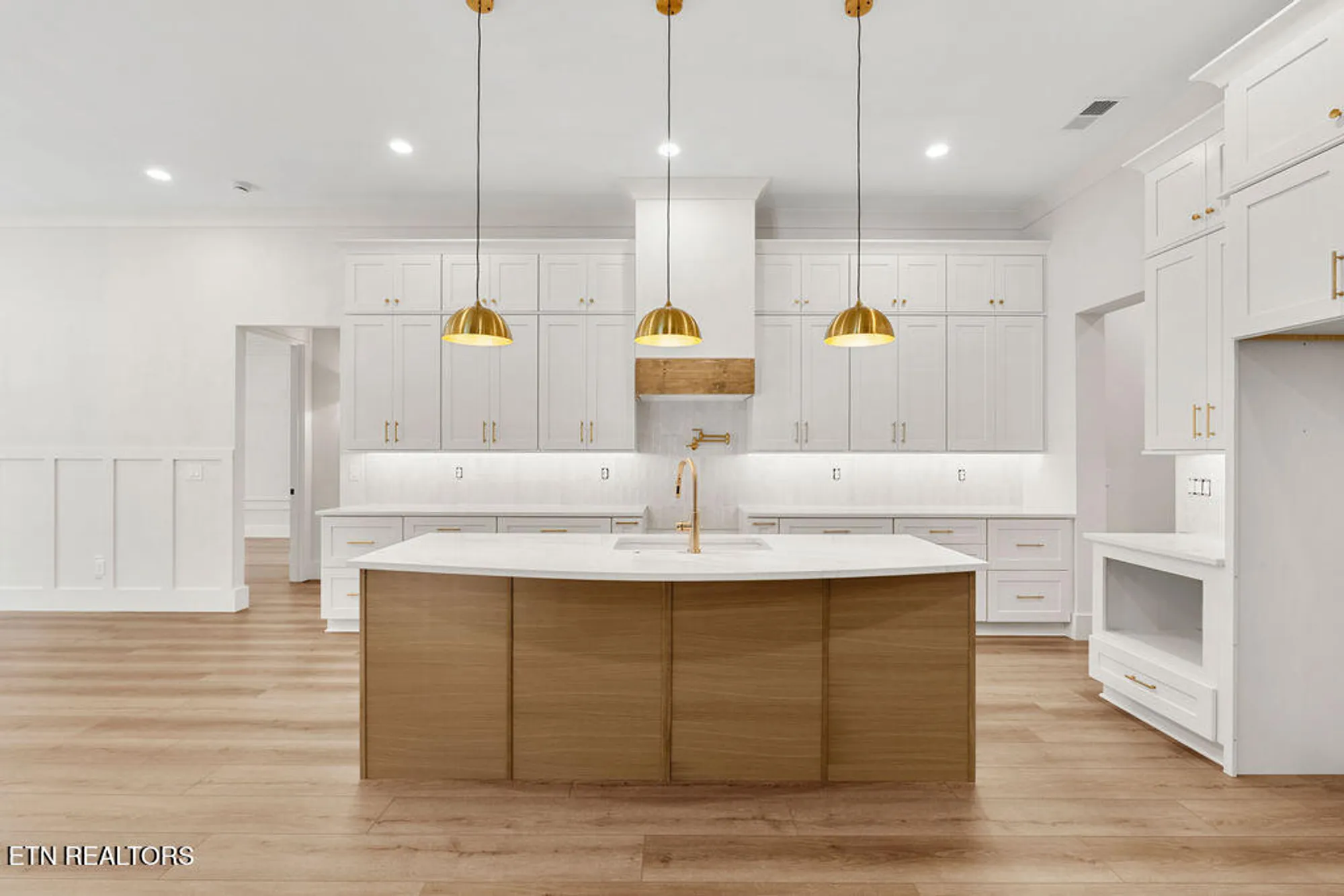 Property Slideshow image 10 of 45 | 312 nuhya ln, Loudon, TN, 37774