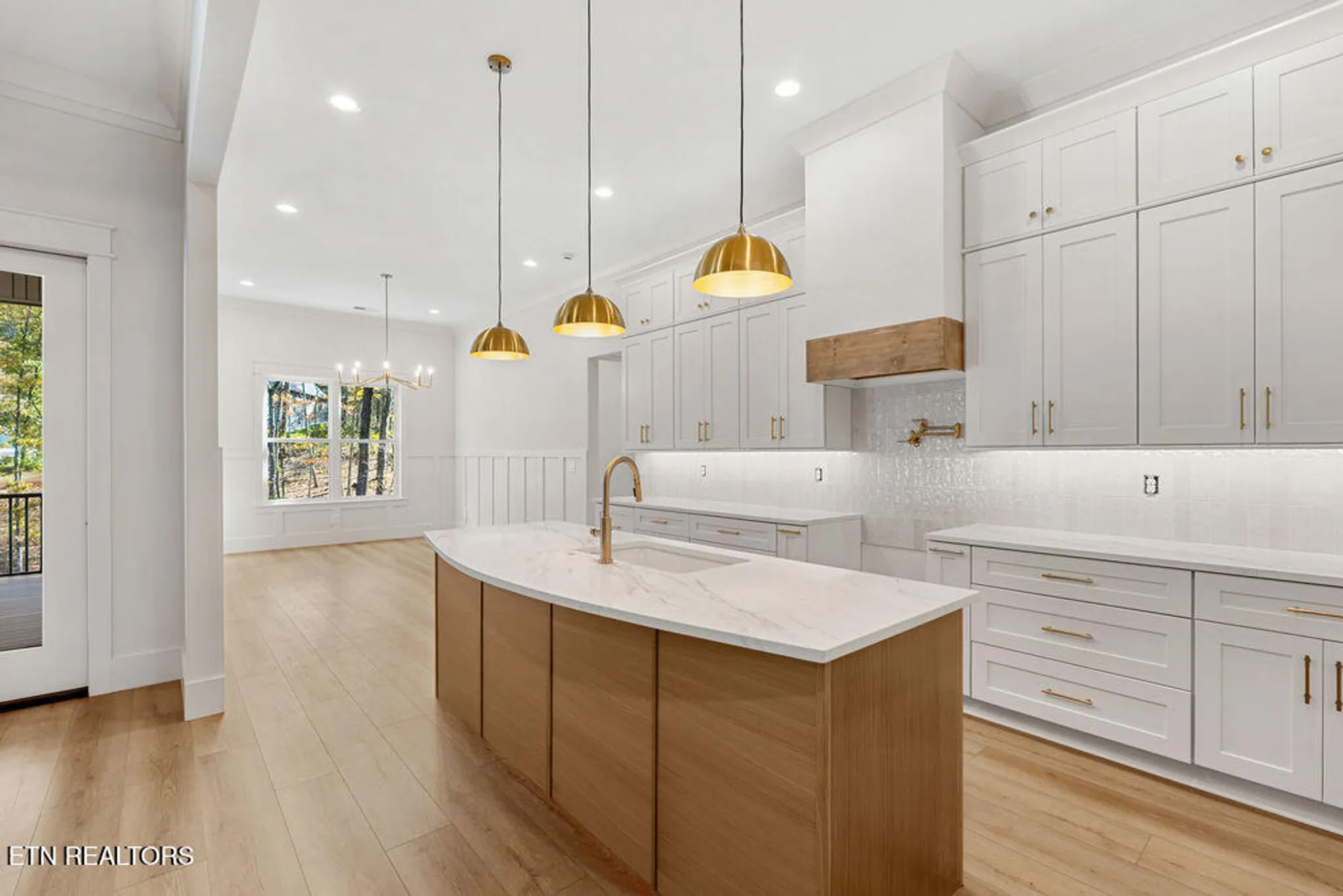 Property Slideshow image 11 of 45 | 312 nuhya ln, Loudon, TN, 37774