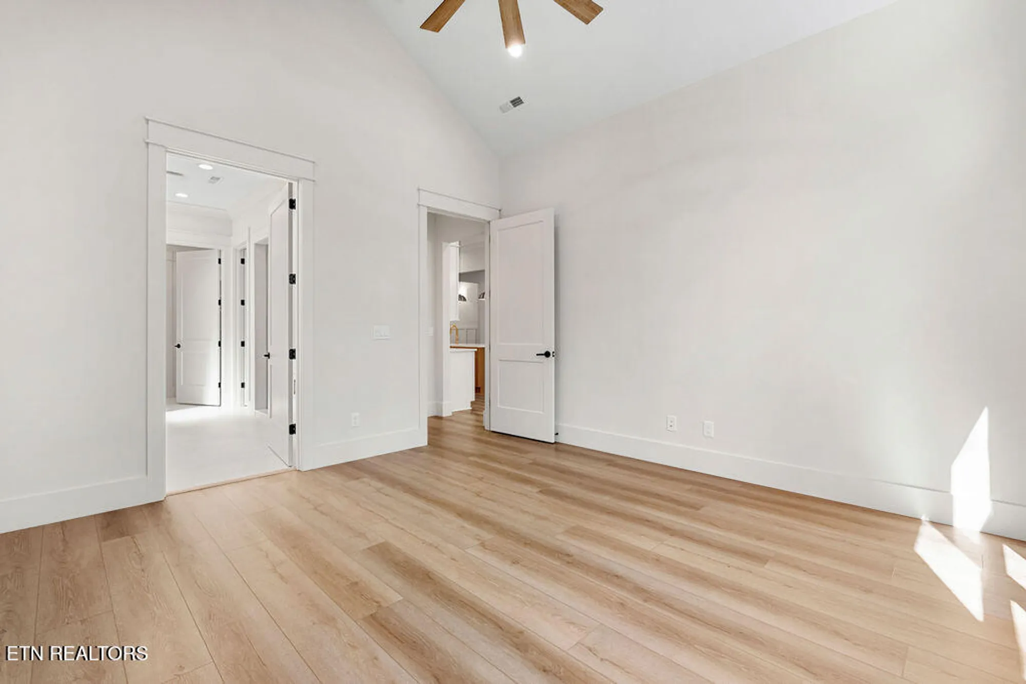 Property Slideshow image 21 of 45 | 312 nuhya ln, Loudon, TN, 37774