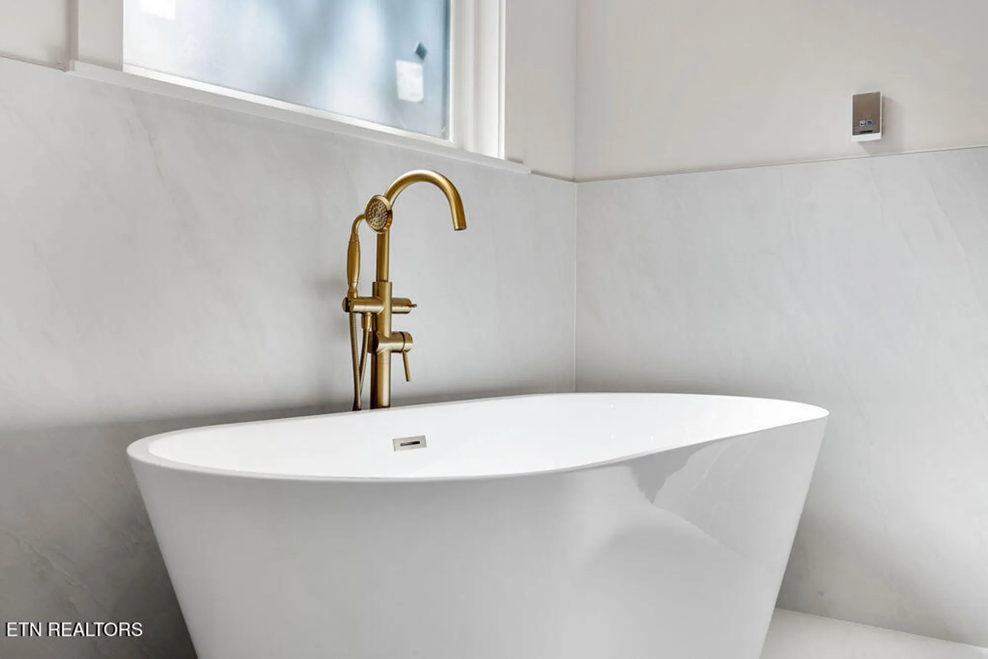 Property Slideshow image 24 of 45 | 312 nuhya ln, Loudon, TN, 37774