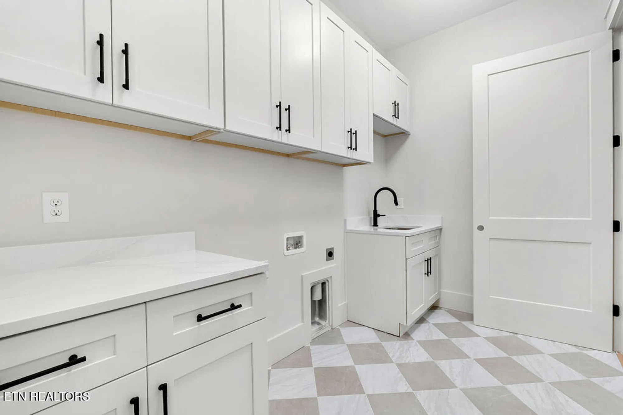 Property Slideshow image 26 of 45 | 312 nuhya ln, Loudon, TN, 37774