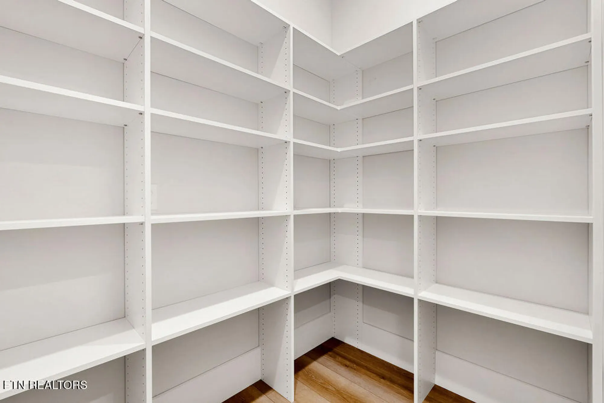 Property Slideshow image 18 of 45 | 312 nuhya ln, Loudon, TN, 37774