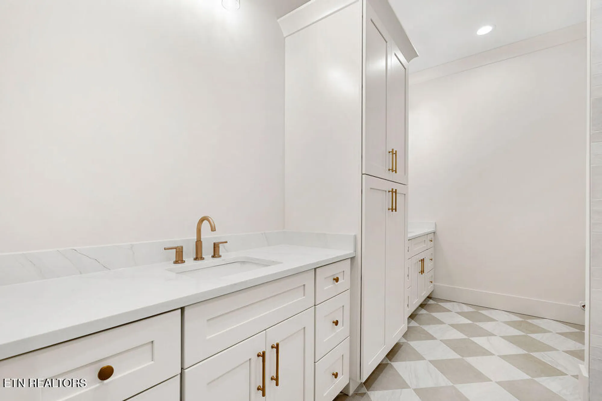 Property Slideshow image 31 of 45 | 312 nuhya ln, Loudon, TN, 37774