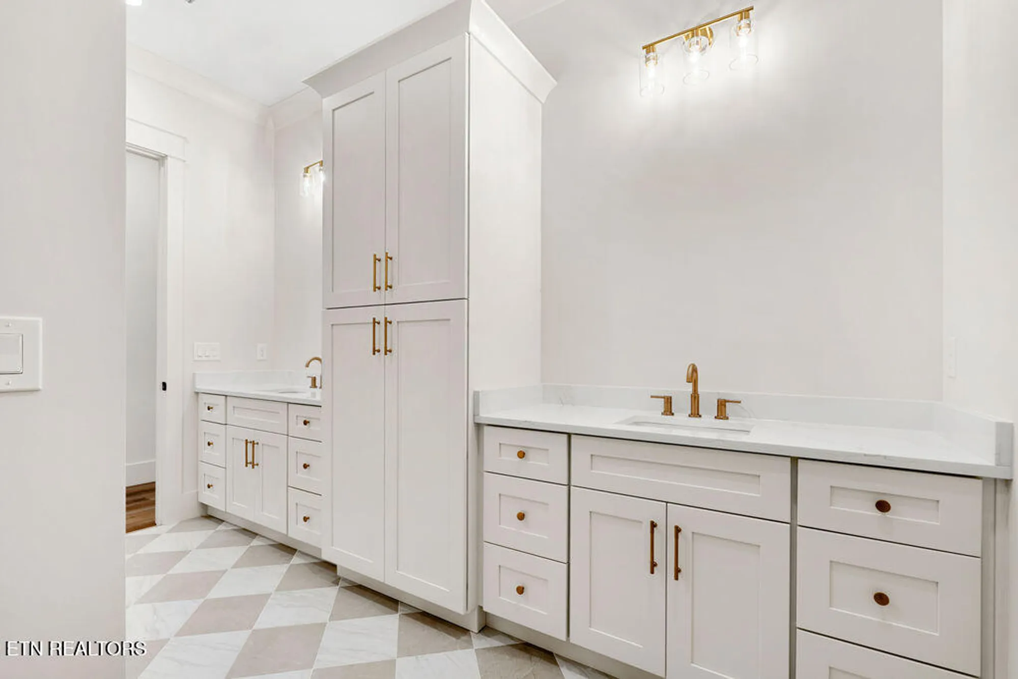 Property Slideshow image 33 of 45 | 312 nuhya ln, Loudon, TN, 37774