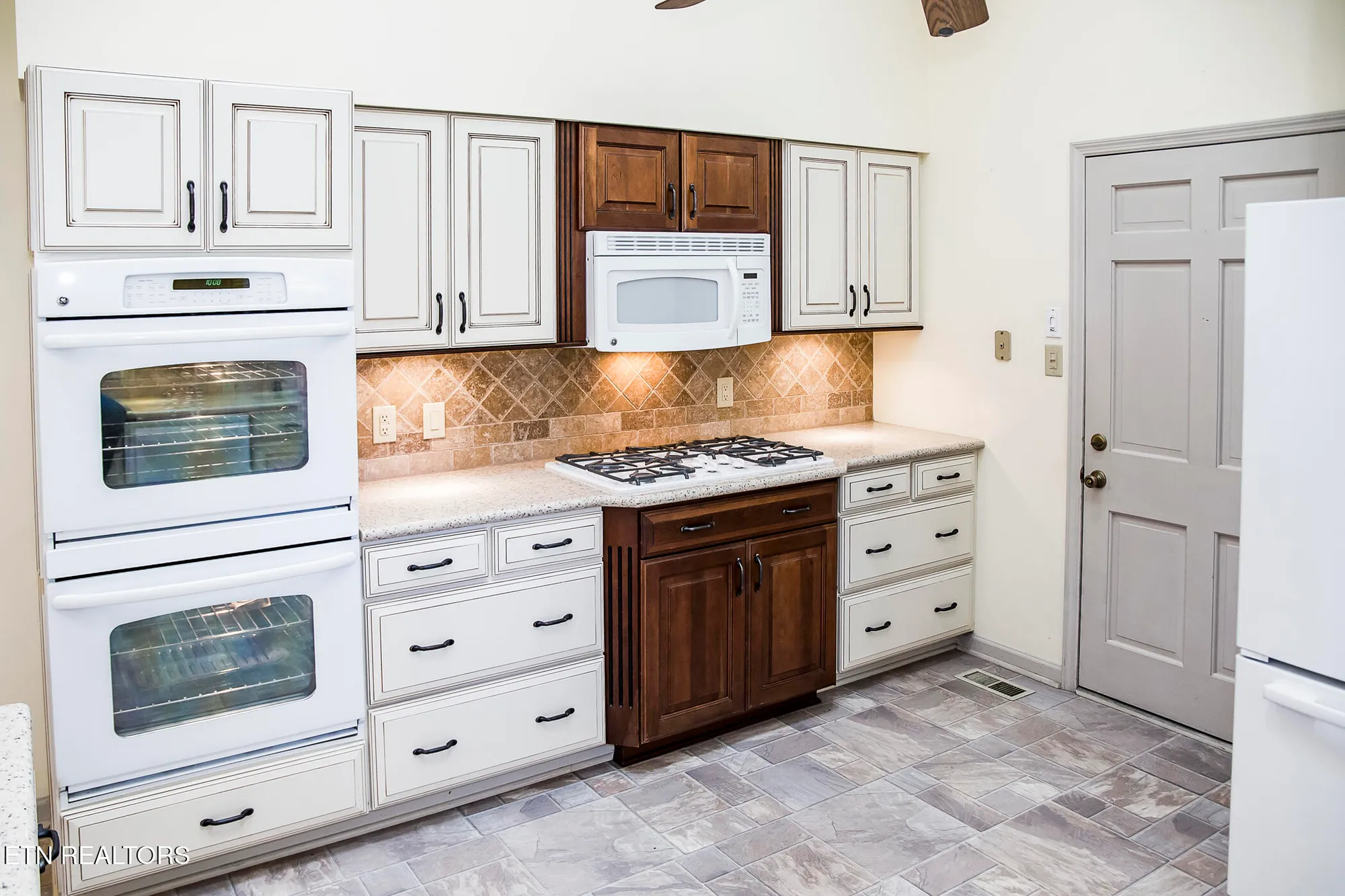 Property Slideshow image 20 of 59 | 119 fairway dr, Crossville, TN, 38558