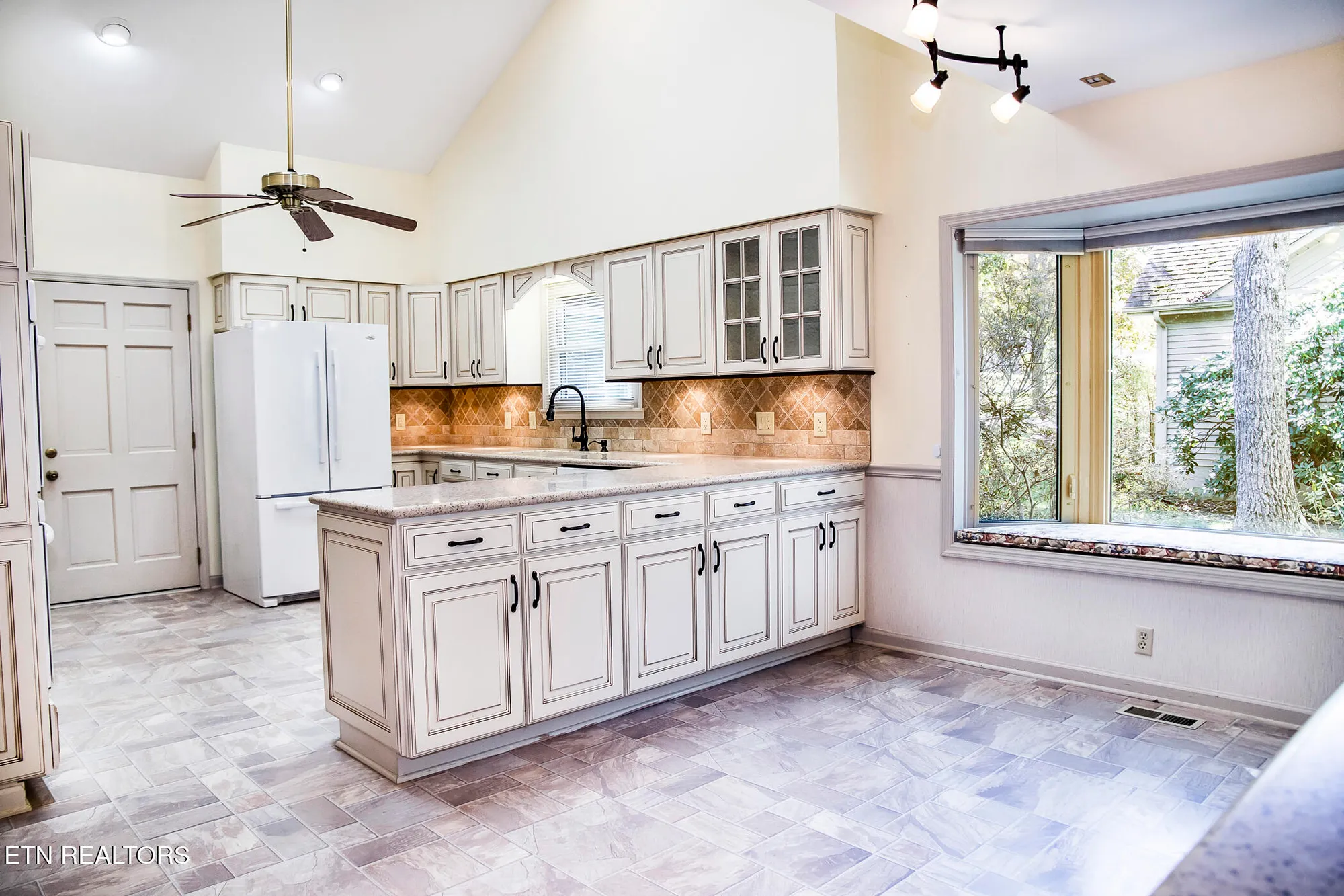 Property Slideshow image 14 of 59 | 119 fairway dr, Crossville, TN, 38558