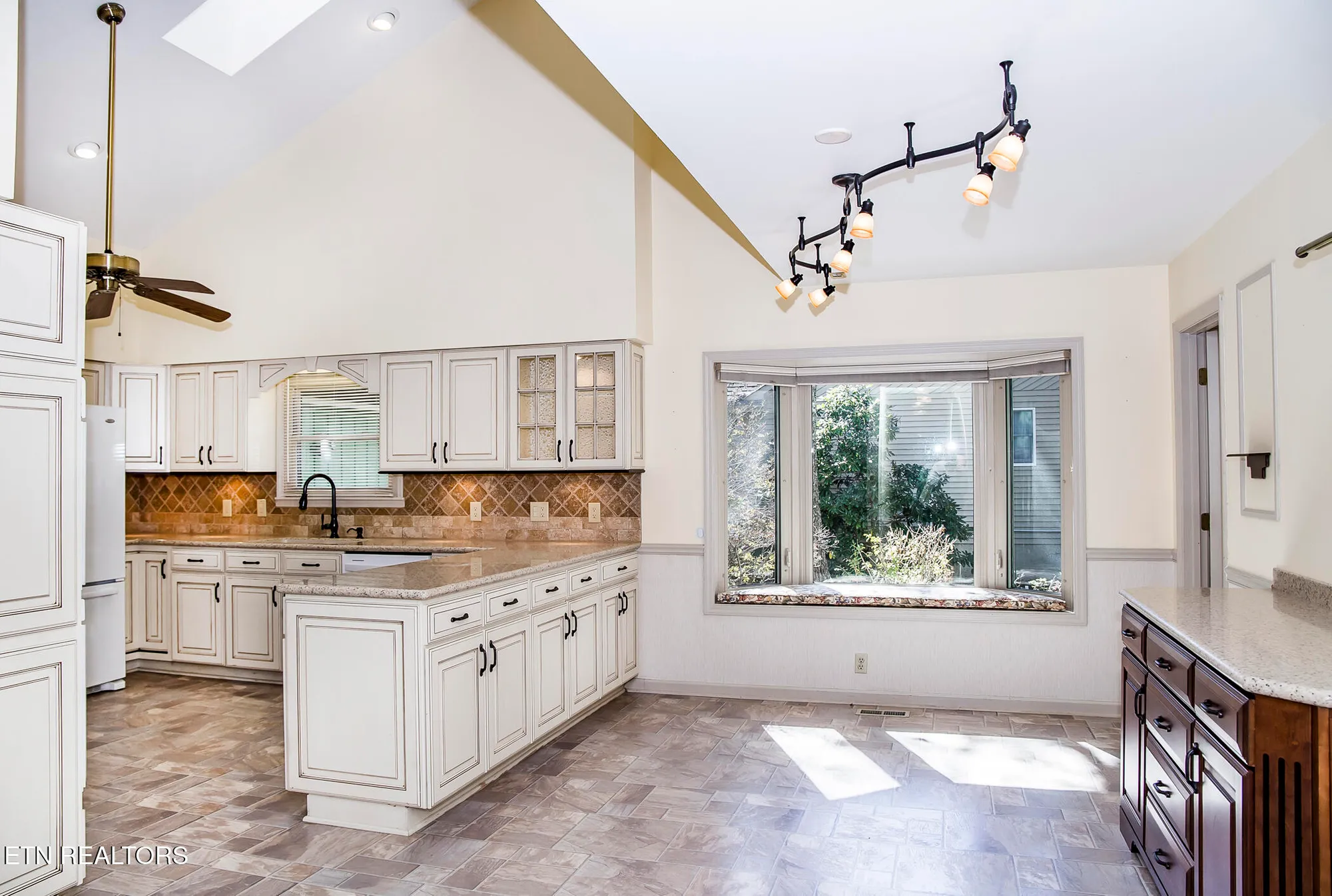Property Slideshow image 15 of 59 | 119 fairway dr, Crossville, TN, 38558