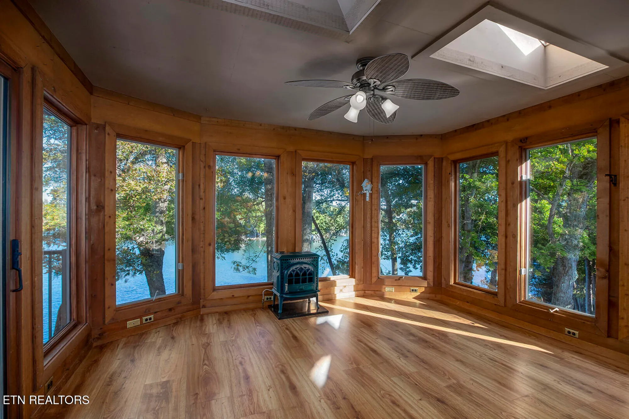 Property Slideshow image 13 of 58 | 206 kiyuga ln, Loudon, TN, 37774