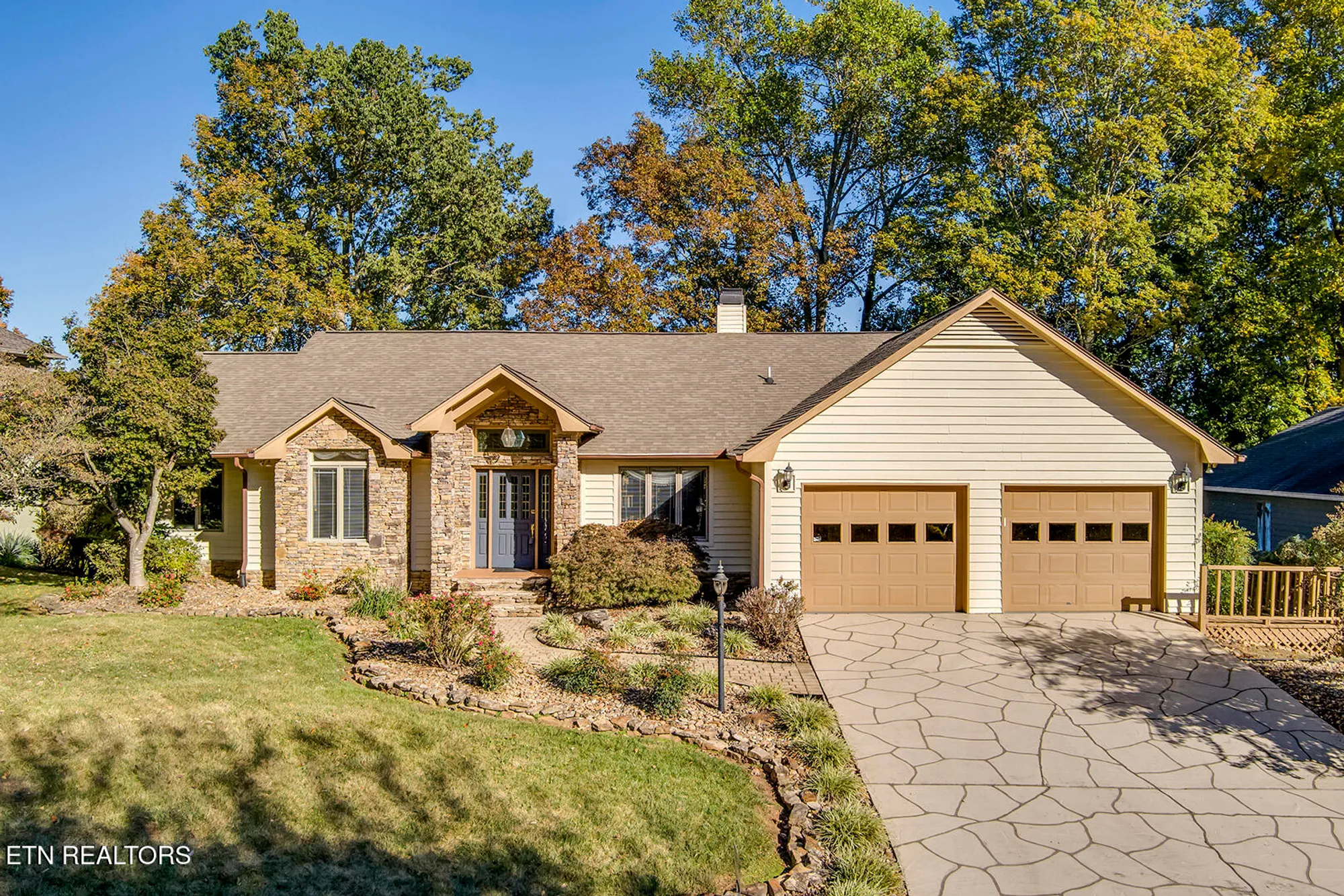 Property Slideshow image 1 of 58 | 206 kiyuga ln, Loudon, TN, 37774