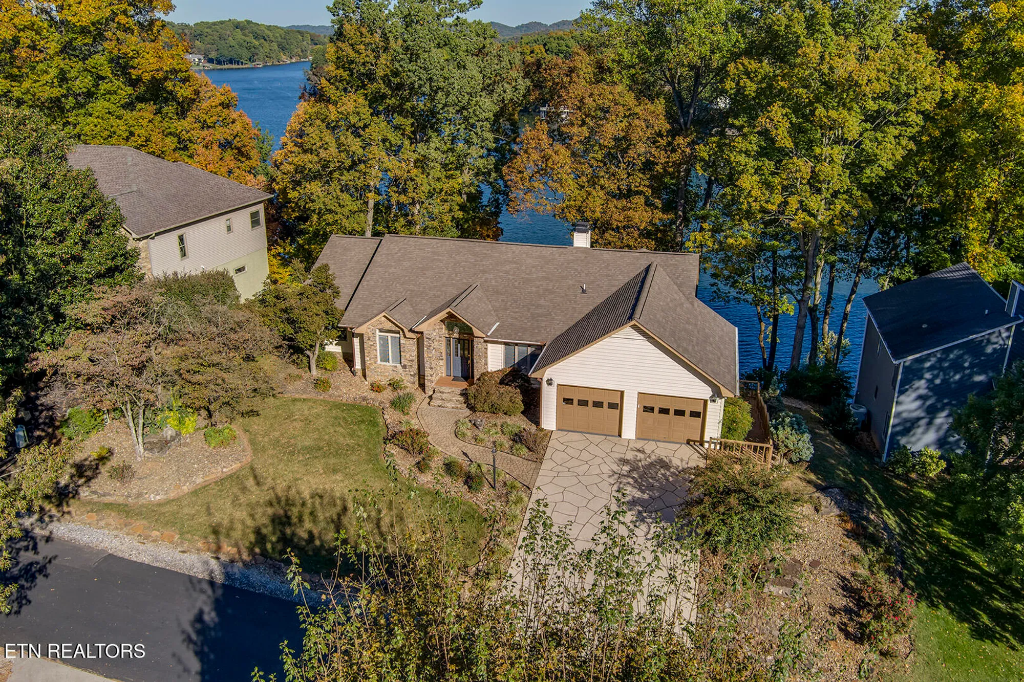 Property Slideshow image 2 of 58 | 206 kiyuga ln, Loudon, TN, 37774