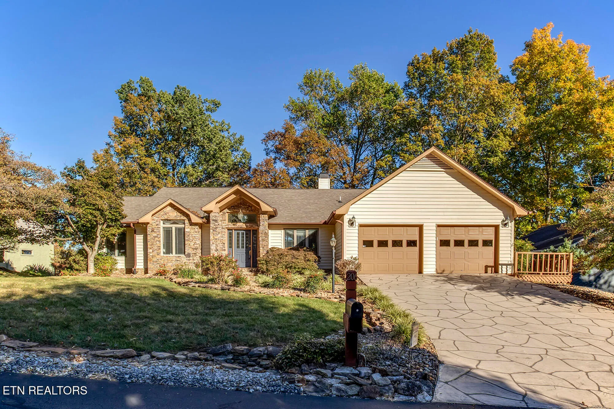 Property Slideshow image 3 of 58 | 206 kiyuga ln, Loudon, TN, 37774